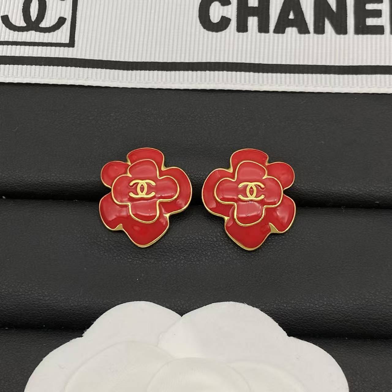CHANE1 レッド ダブルC フラワー スタッドピアス【50％割引+送料無料】