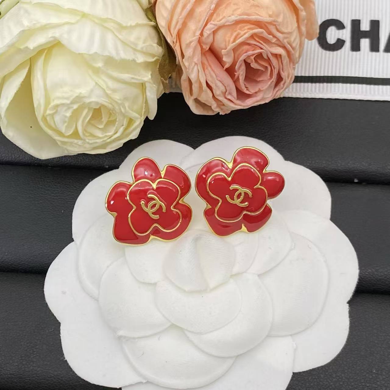 CHANE1 レッド ダブルC フラワー スタッドピアス【50%割引+送料無料】