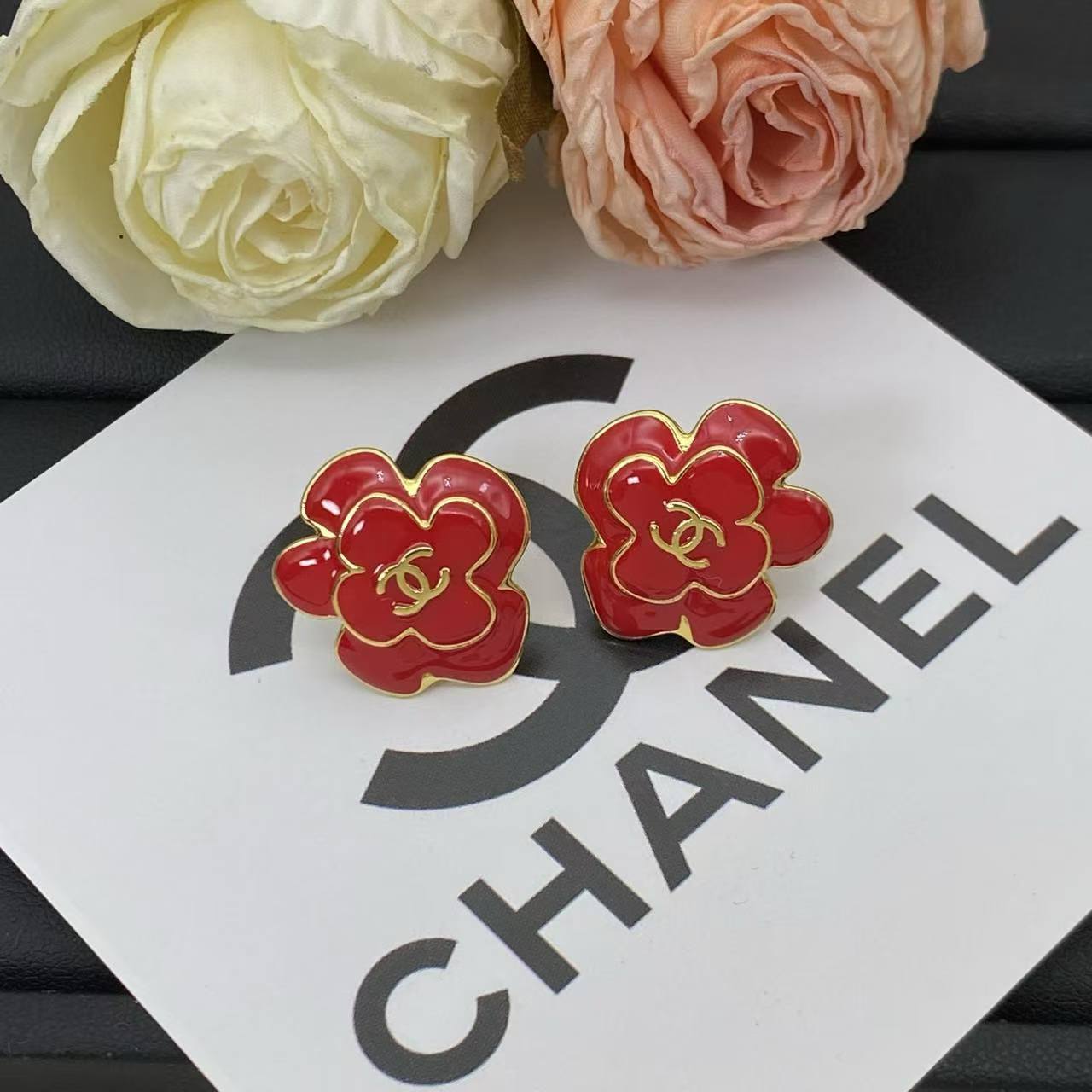 CHANE1 レッド ダブルC フラワー スタッドピアス【50%割引+送料無料】