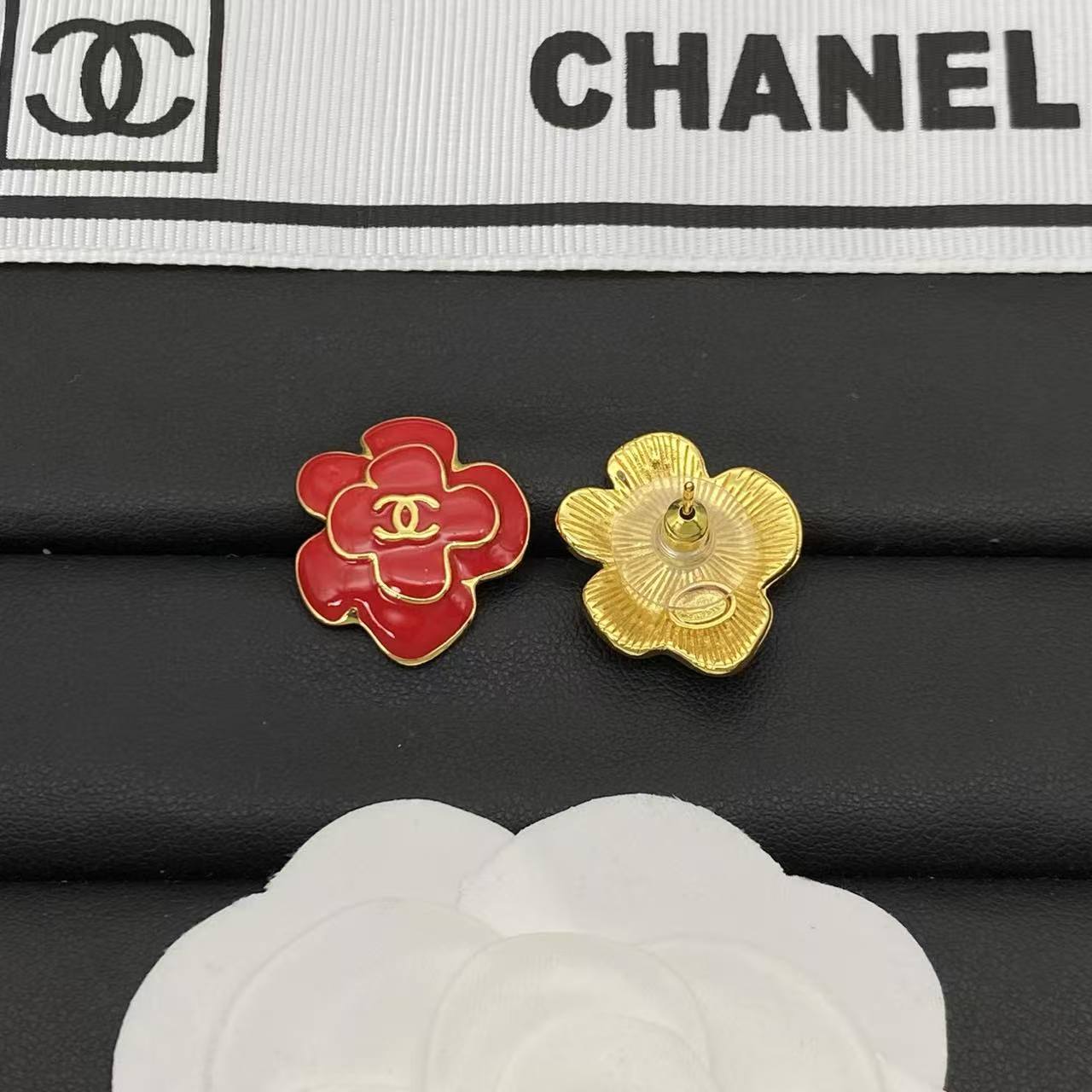 CHANE1 レッド ダブルC フラワー スタッドピアス【50%割引+送料無料】