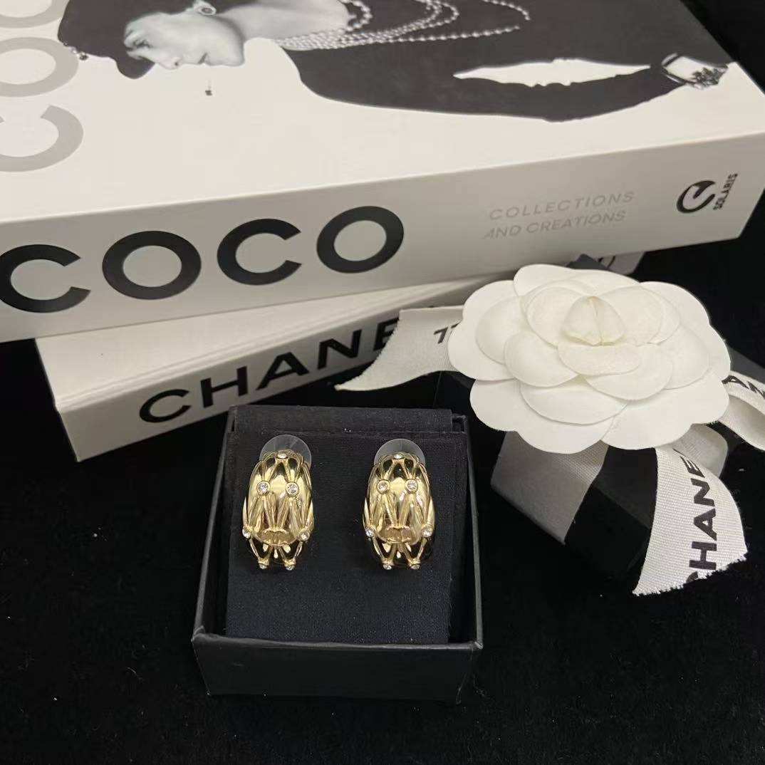 CHANE1 ダブルC ダイヤモンドスタッドピアス【50％割引+送料無料】