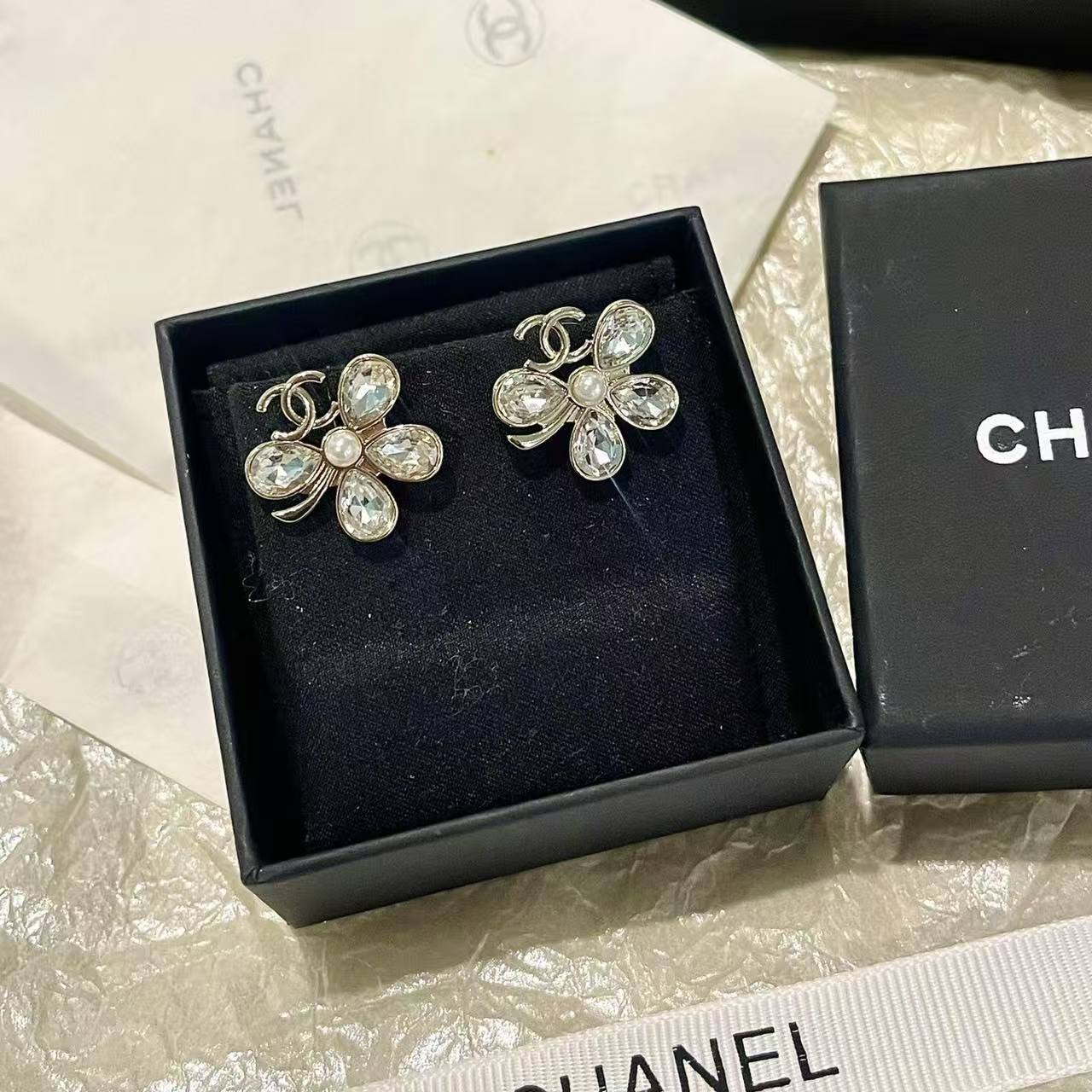 CHANE1 クローバー ダイヤモンド ダブルC スタッドピアス【50％割引+送料無料】