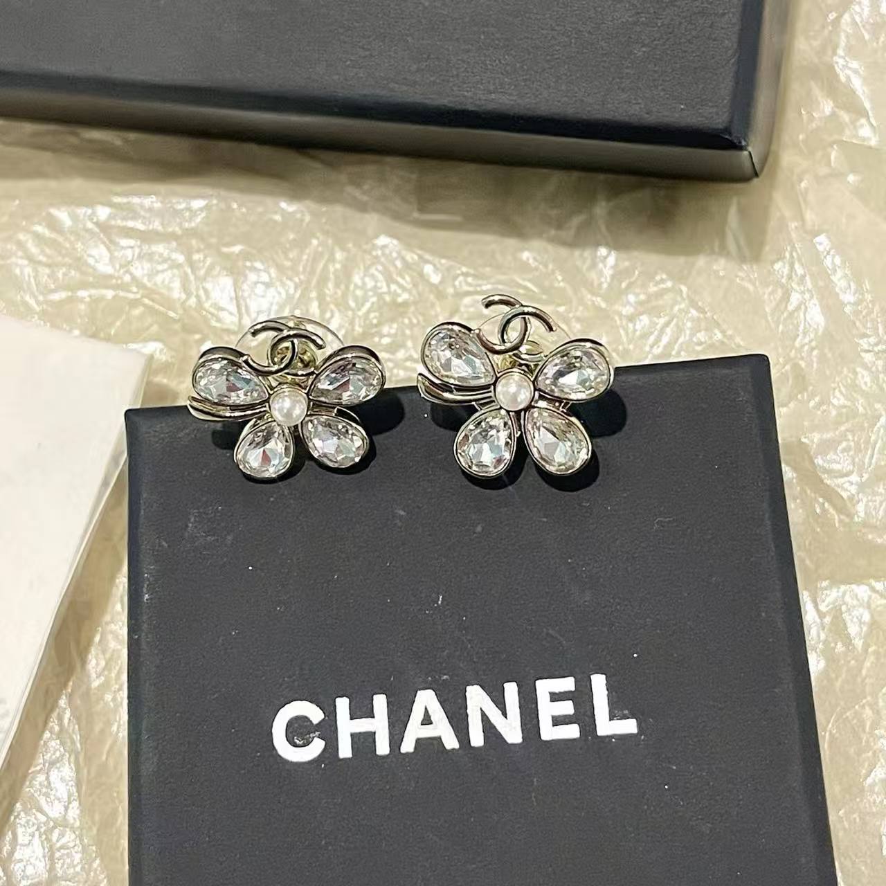 CHANE1 クローバー ダイヤモンド ダブルC スタッドピアス【50％割引+送料無料】