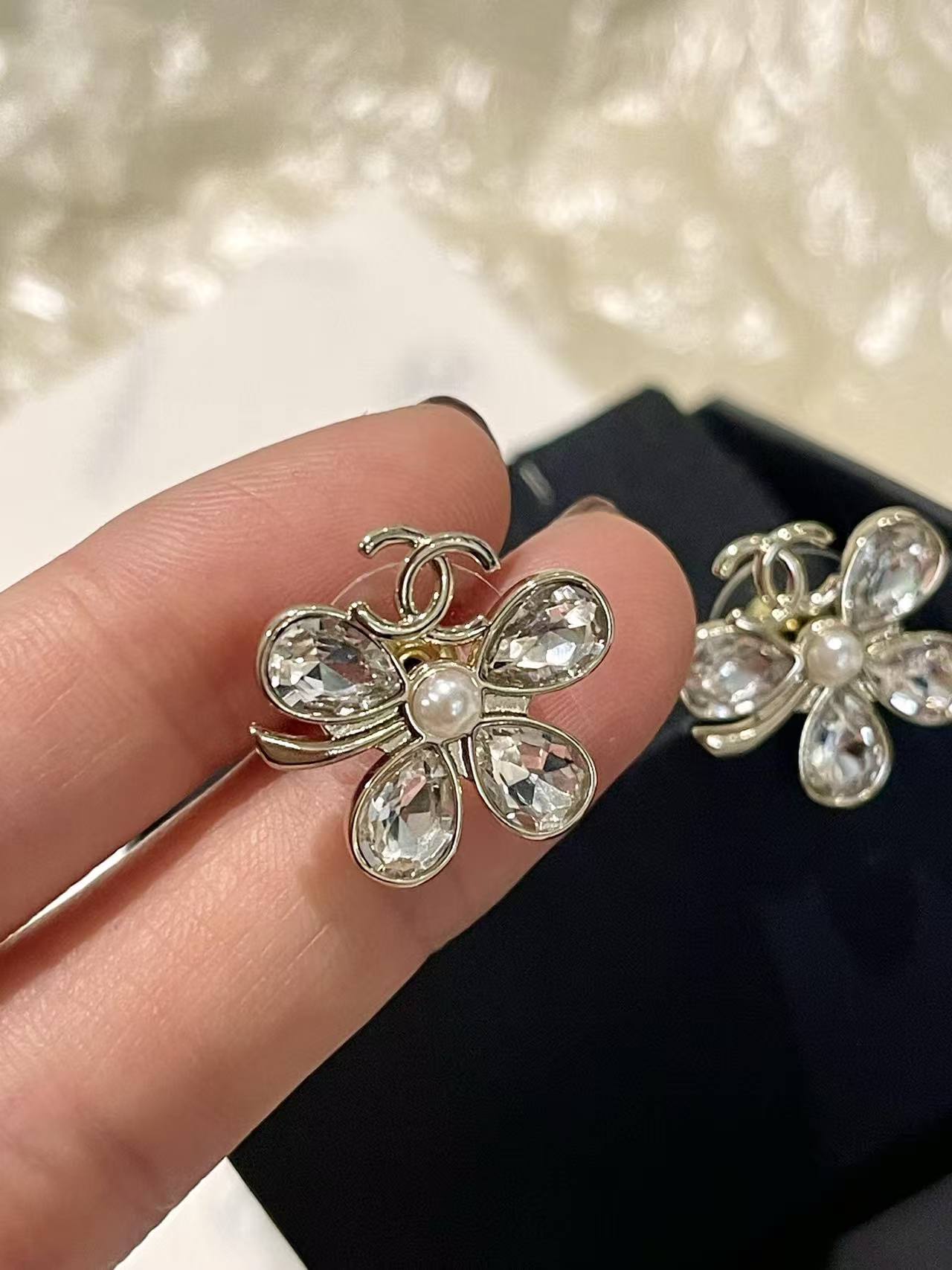 CHANE1 クローバー ダイヤモンド ダブルC スタッドピアス【50％割引+送料無料】