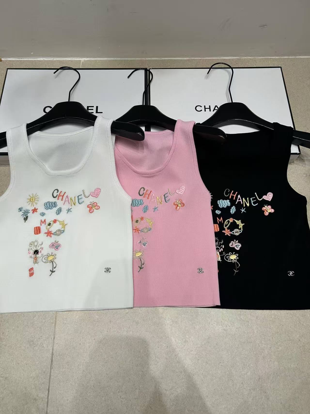 CHANE1 刺繍入りレターウールベスト【50％割引+送料無料】
