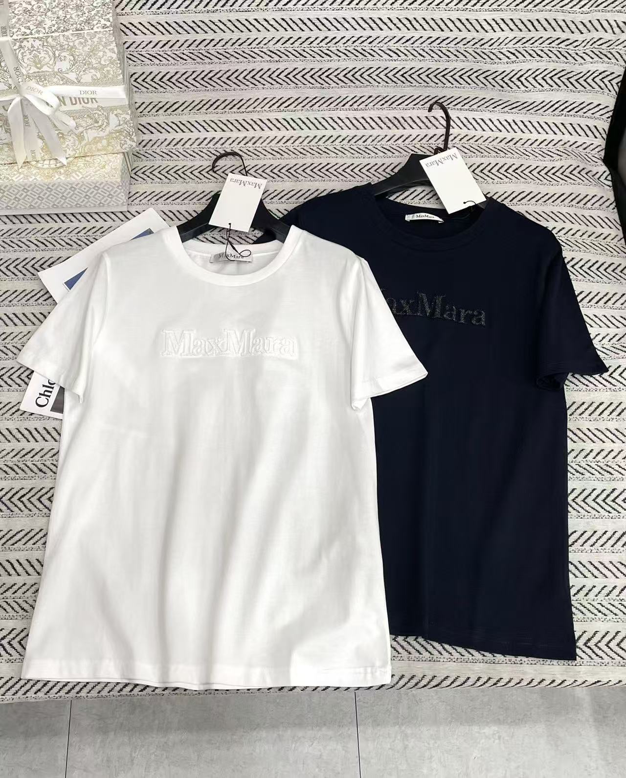 MaxMara刺繍文字入りTシャツ【50％割引+送料無料】