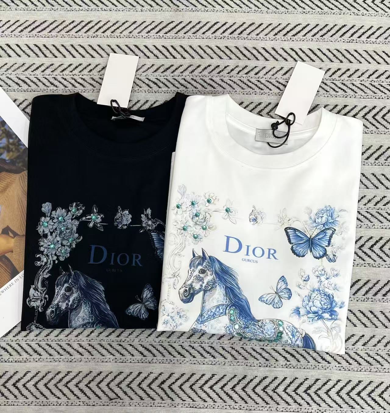 DIOR プリントTシャツ（ビーズ刺繍の蝶モチーフ）【50％割引+送料無料】