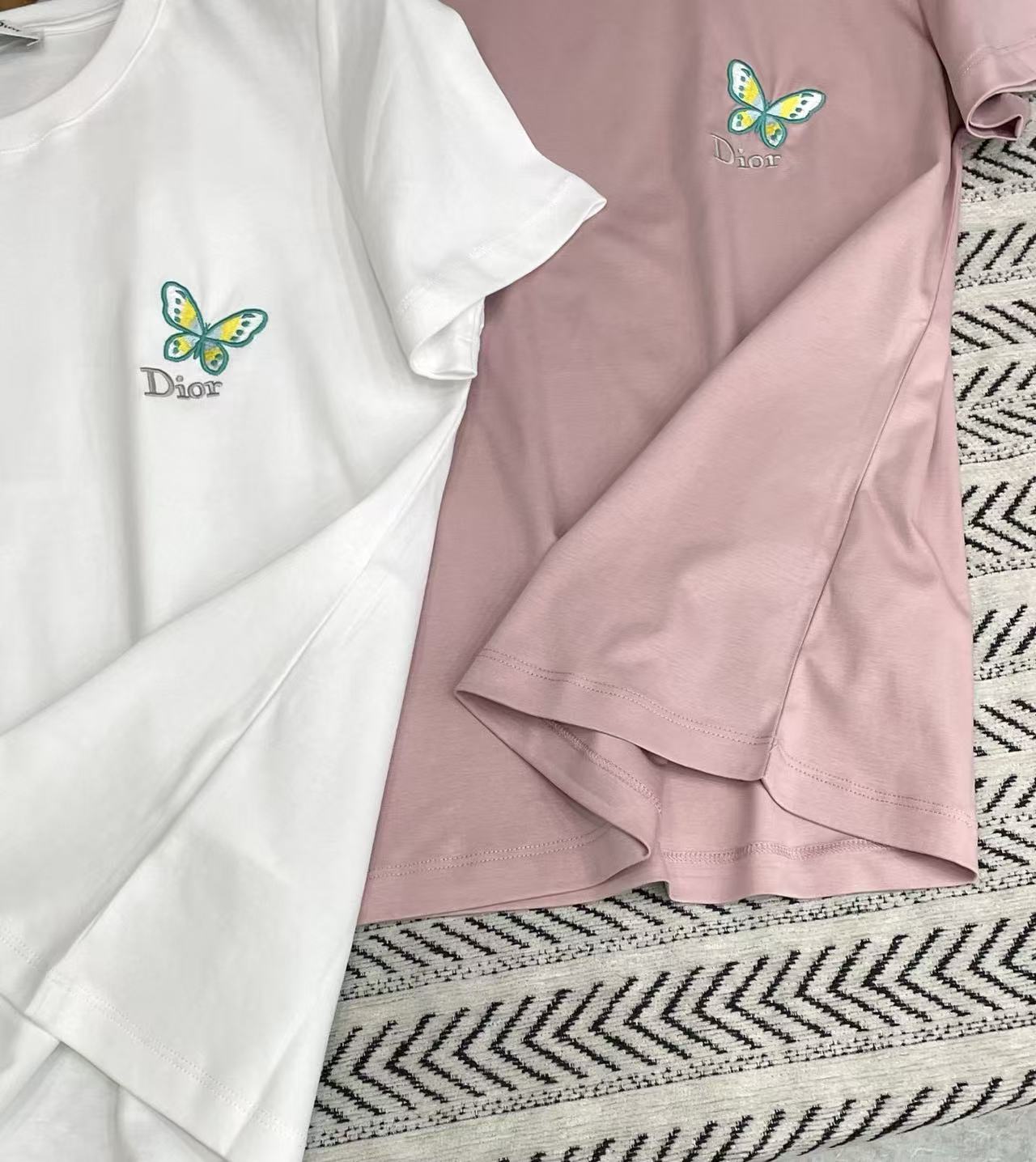 DIOR 蝶の刺繍入りレタリングTシャツ【50%割引+送料無料】
