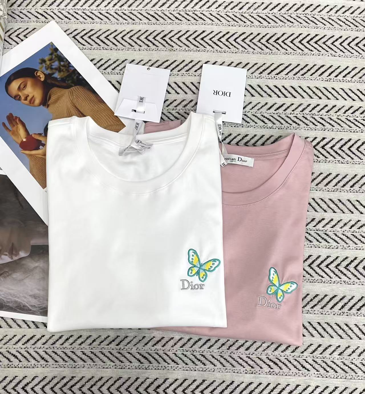 DIOR 蝶の刺繍入りレタリングTシャツ【50%割引+送料無料】