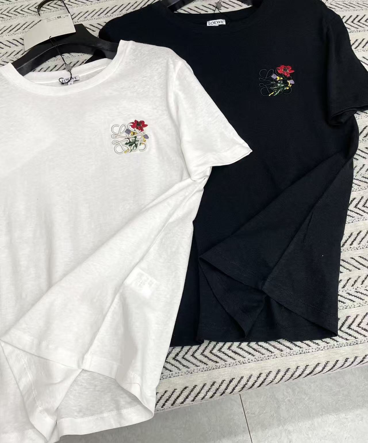 L0WEW 刺繍プリントTシャツ【50％割引+送料無料】
