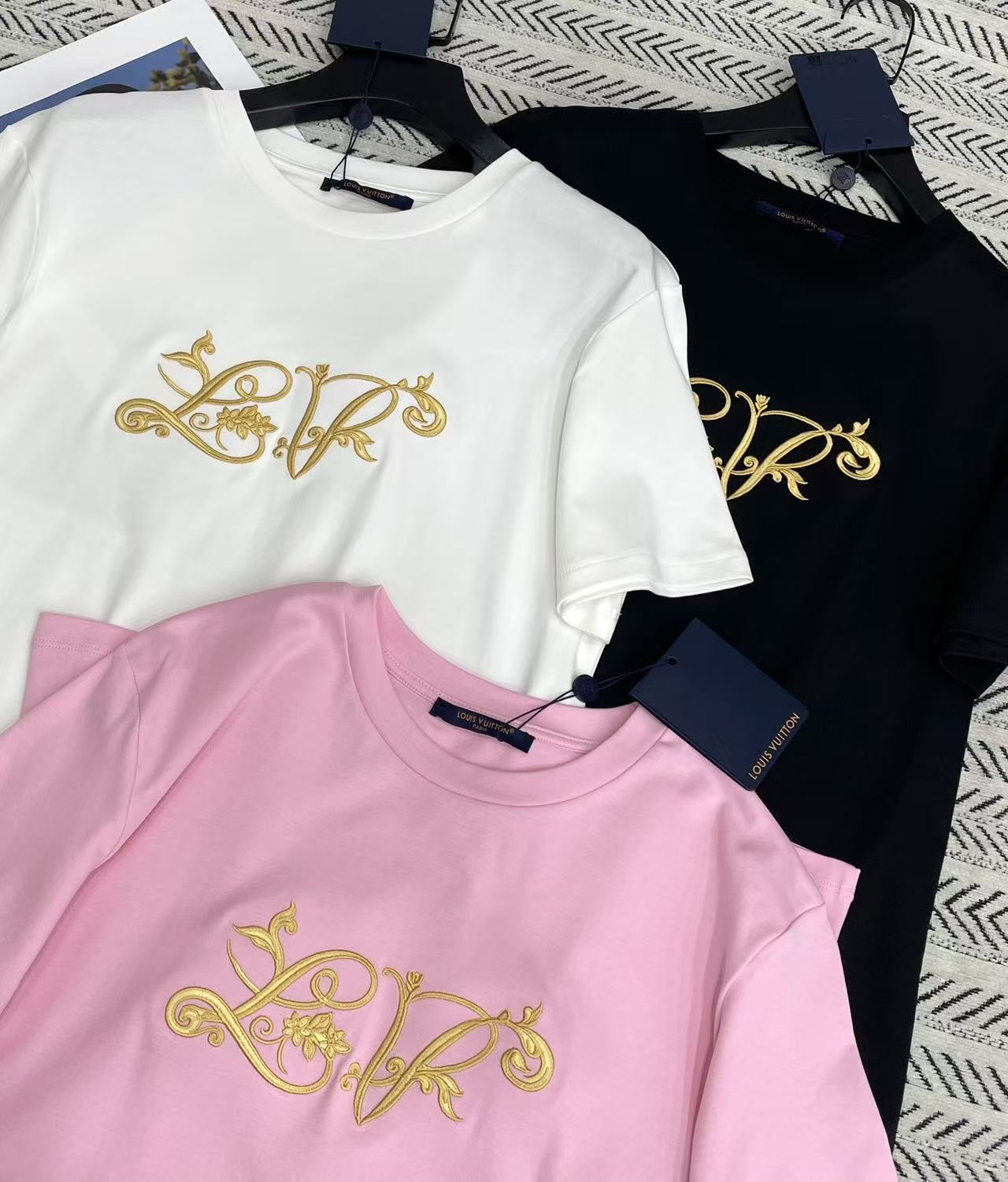 LVグラフィティ刺繍文字Tシャツ【50％割引+送料無料】