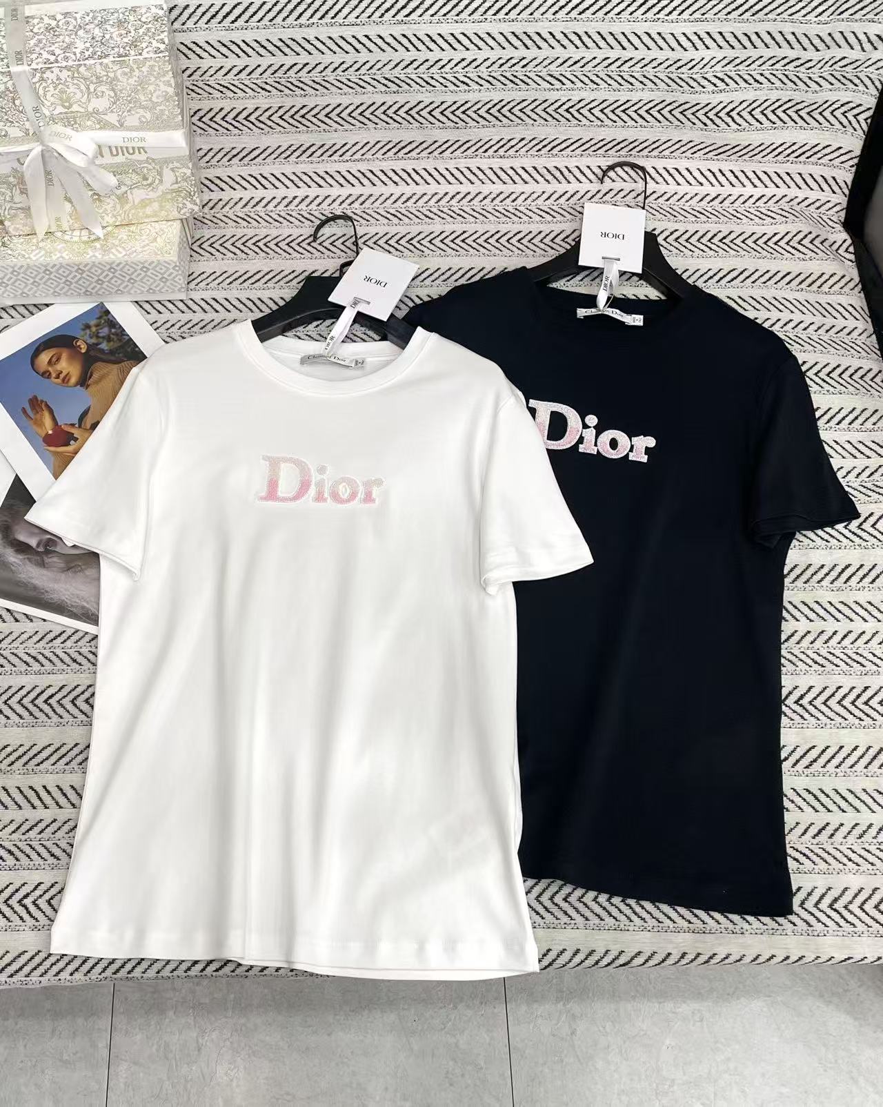 DI0R刺繍文字入りTシャツ【50％割引+送料無料】
