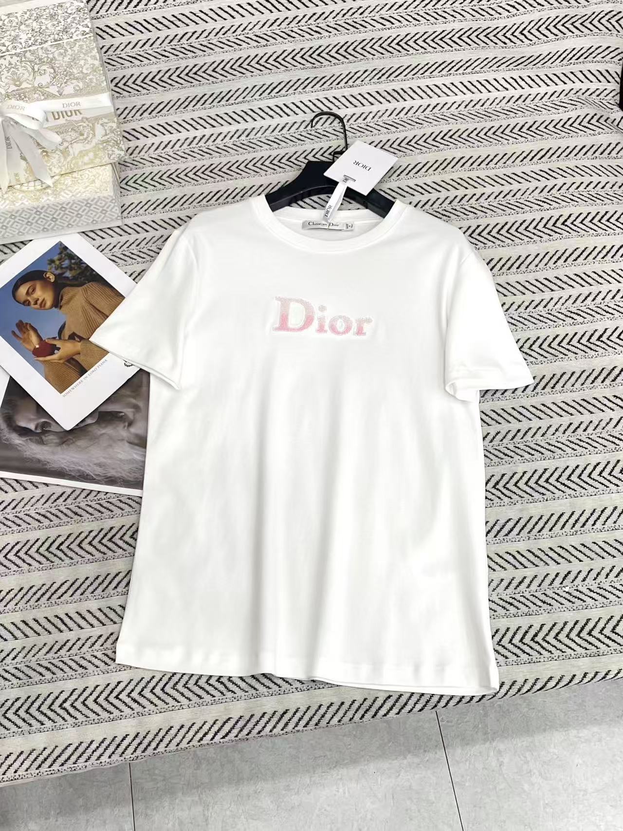 DI0R刺繍文字入りTシャツ【50％割引+送料無料】