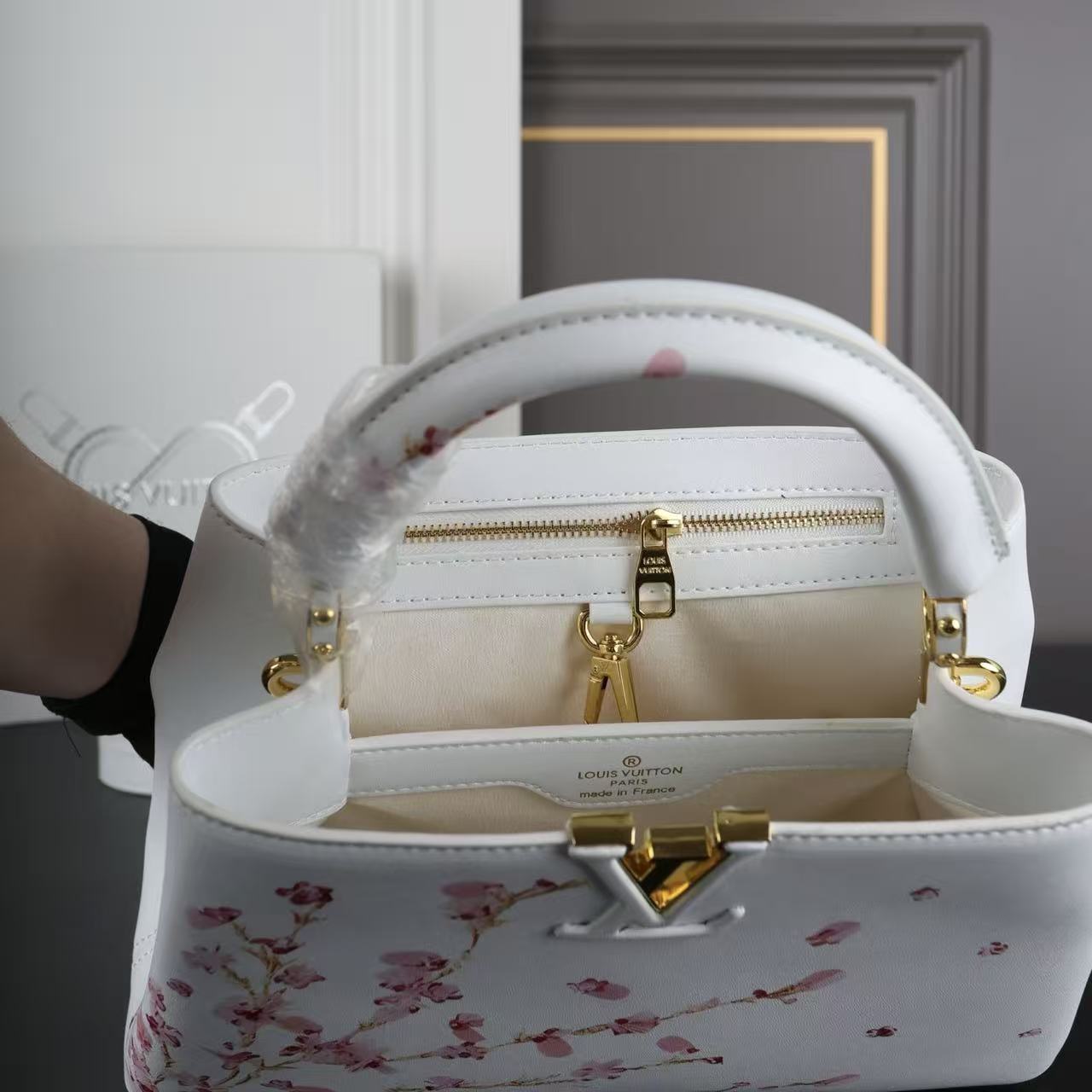 LV Capucines花柄のハンドバッグ【50％割引+送料無料】