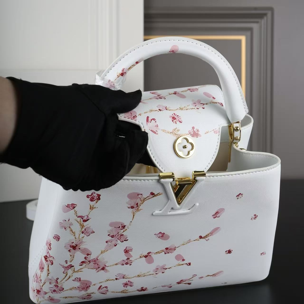 LV Capucines花柄のハンドバッグ【50％割引+送料無料】