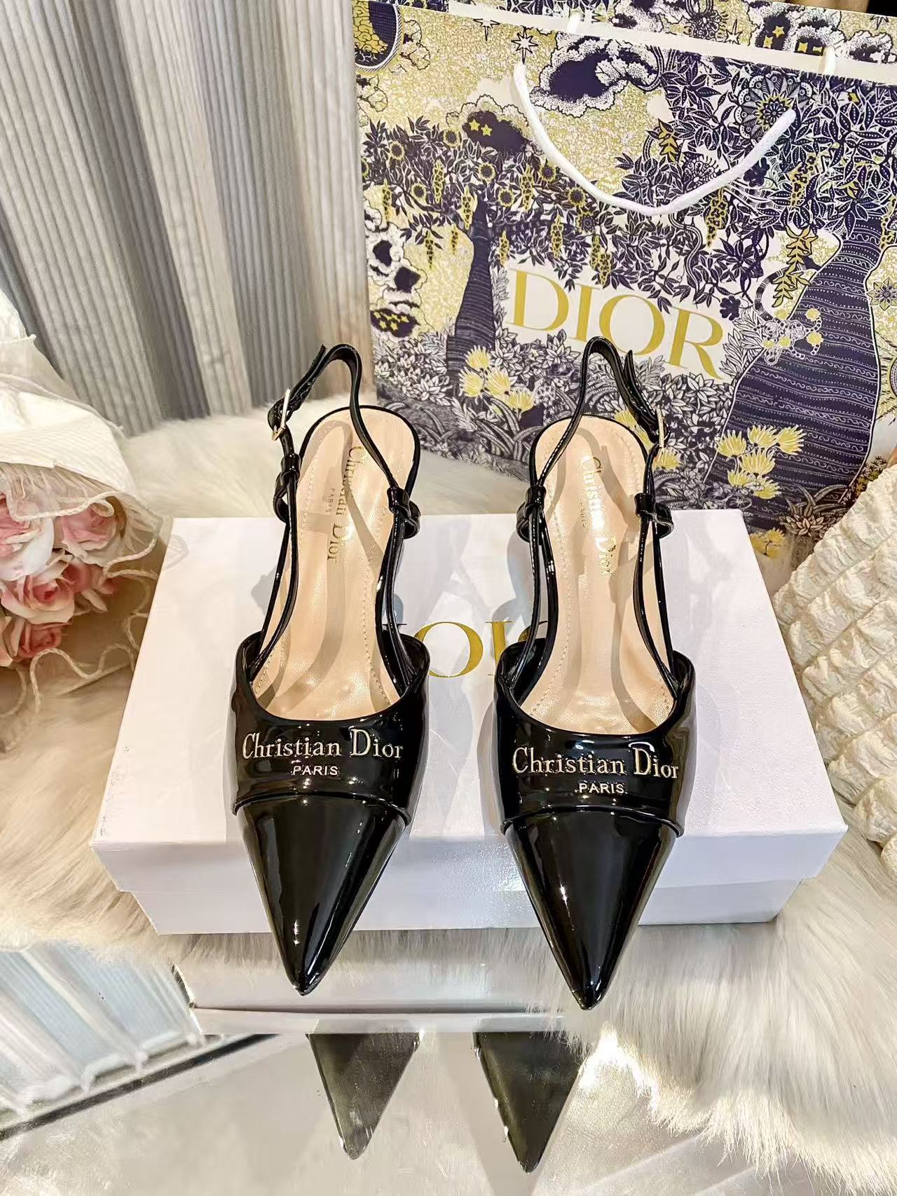 DIOR レタリング入りポインテッドトゥ・ローヒールシューズ【50%割引+送料無料】