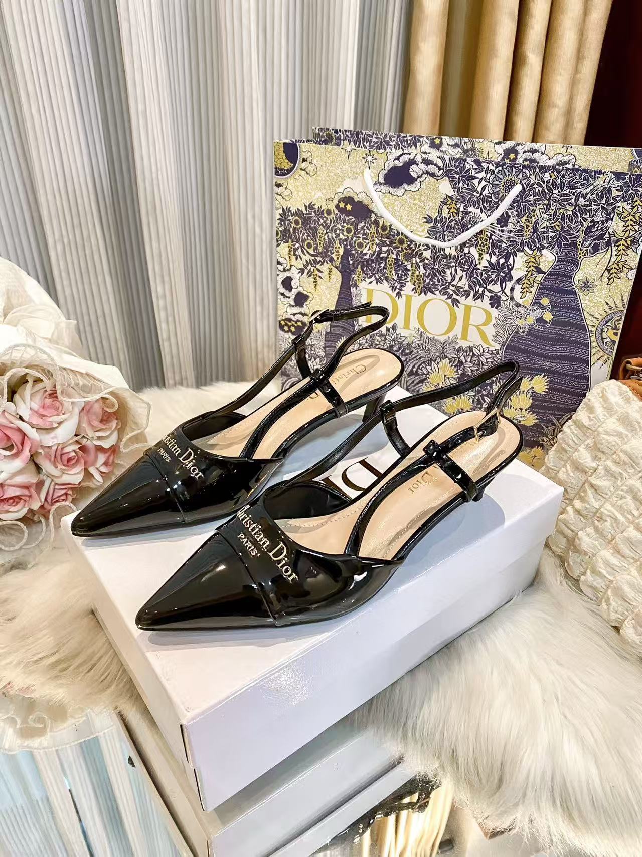 DIOR レタリング入りポインテッドトゥ・ローヒールシューズ【50%割引+送料無料】