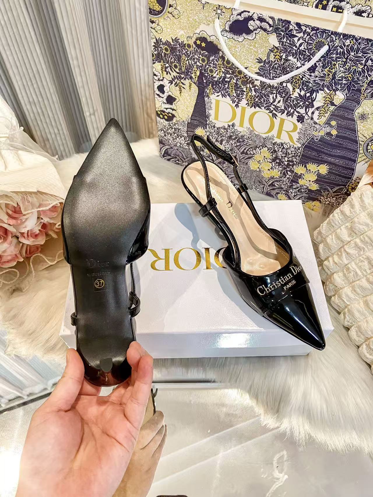 DIOR レタリング入りポインテッドトゥ・ローヒールシューズ【50%割引+送料無料】