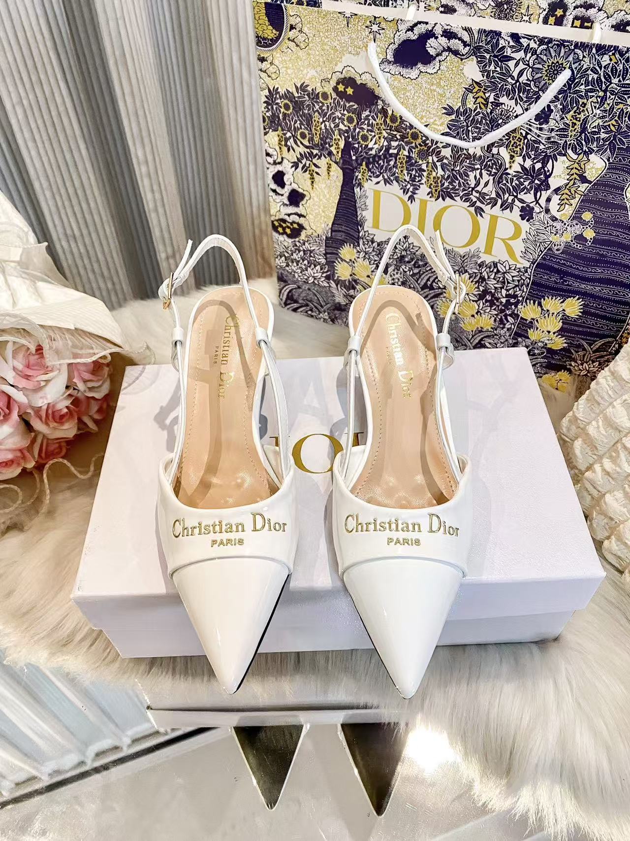 DIOR レタリング入りポインテッドトゥ・ローヒールシューズ【50%割引+送料無料】