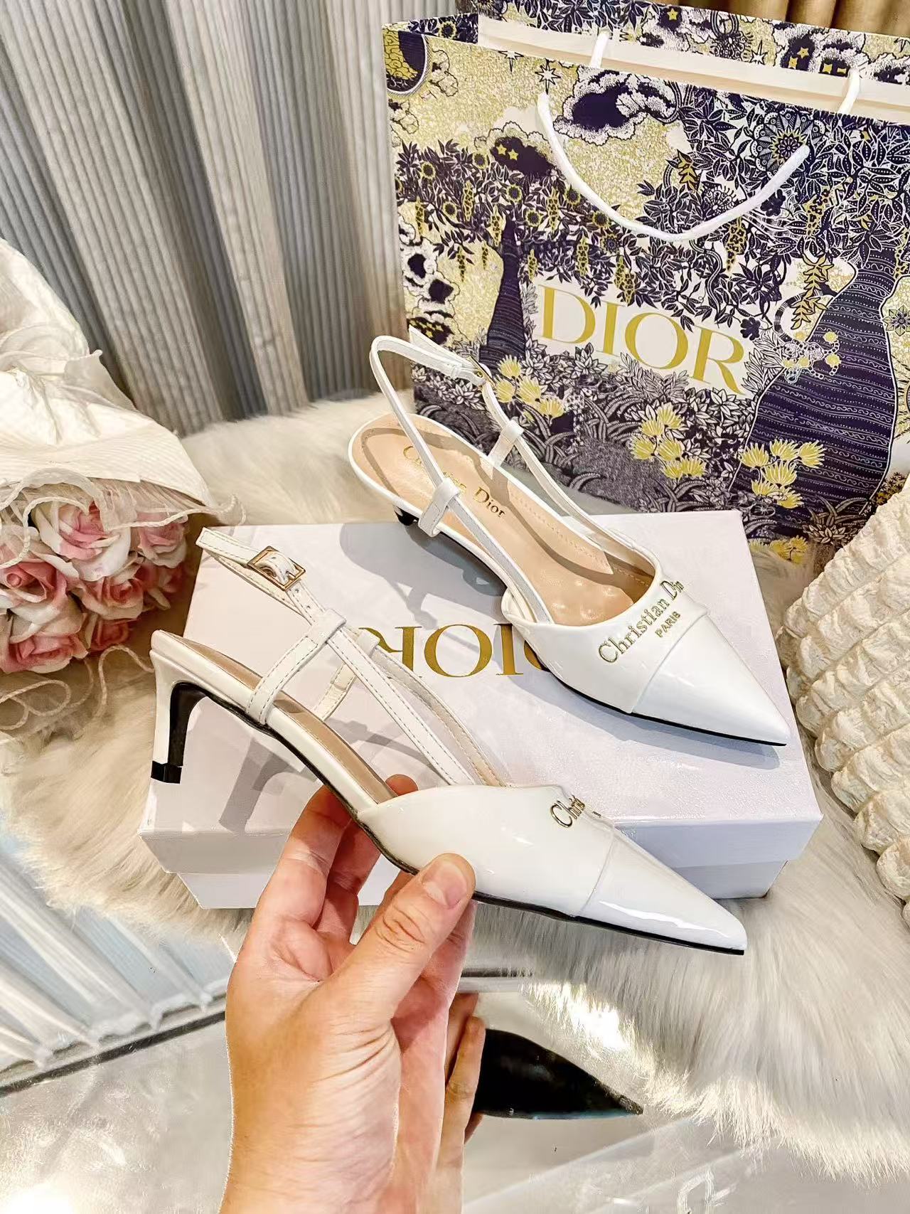 DIOR レタリング入りポインテッドトゥ・ローヒールシューズ【50%割引+送料無料】