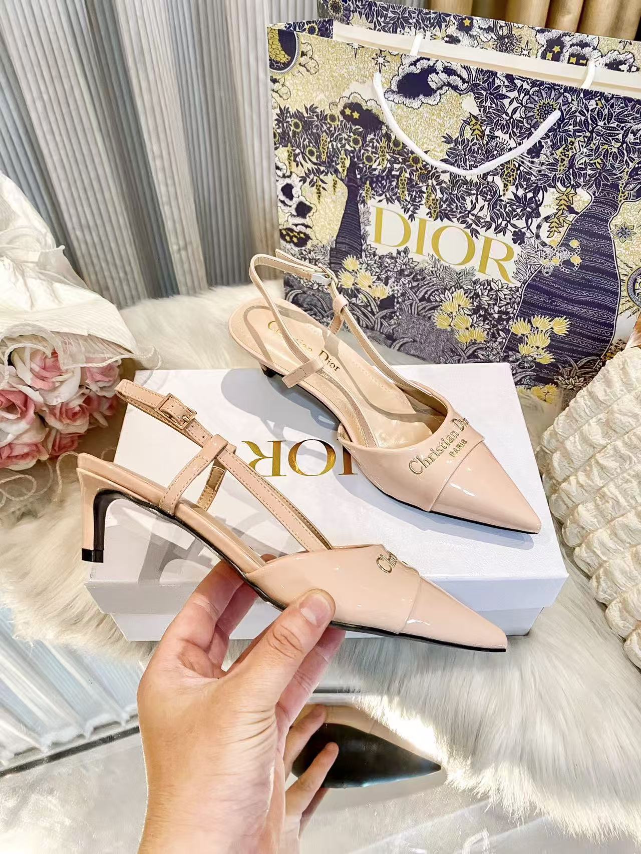 DIOR レタリング入りポインテッドトゥ・ローヒールシューズ【50%割引+送料無料】