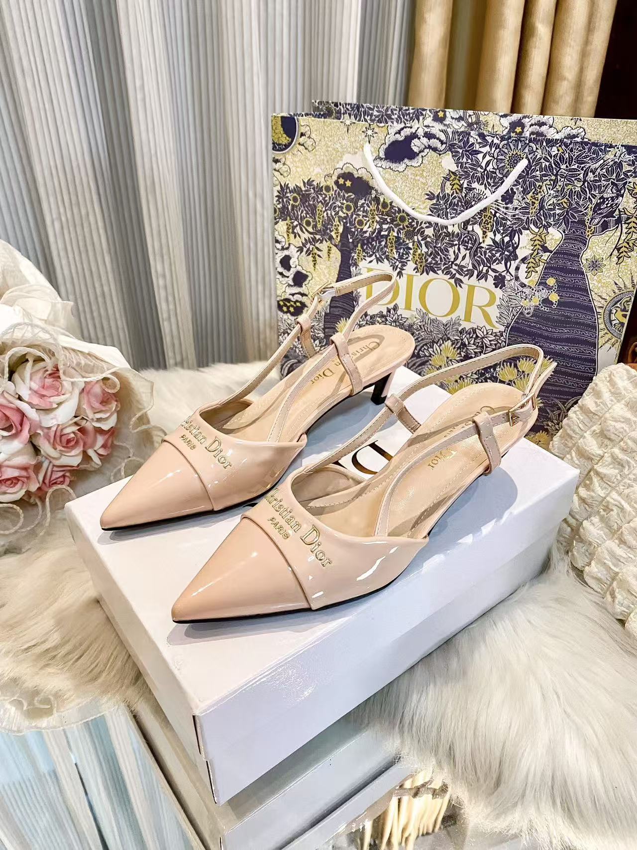 DIOR レタリング入りポインテッドトゥ・ローヒールシューズ【50%割引+送料無料】