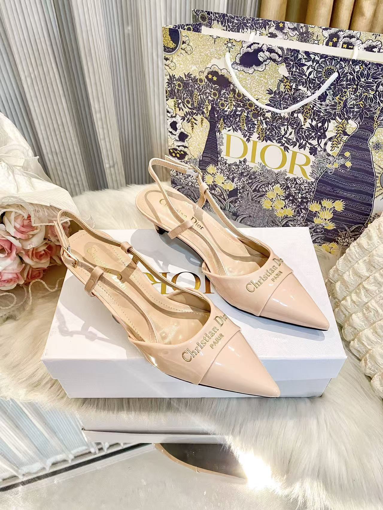DIOR レタリング入りポインテッドトゥ・ローヒールシューズ【50%割引+送料無料】