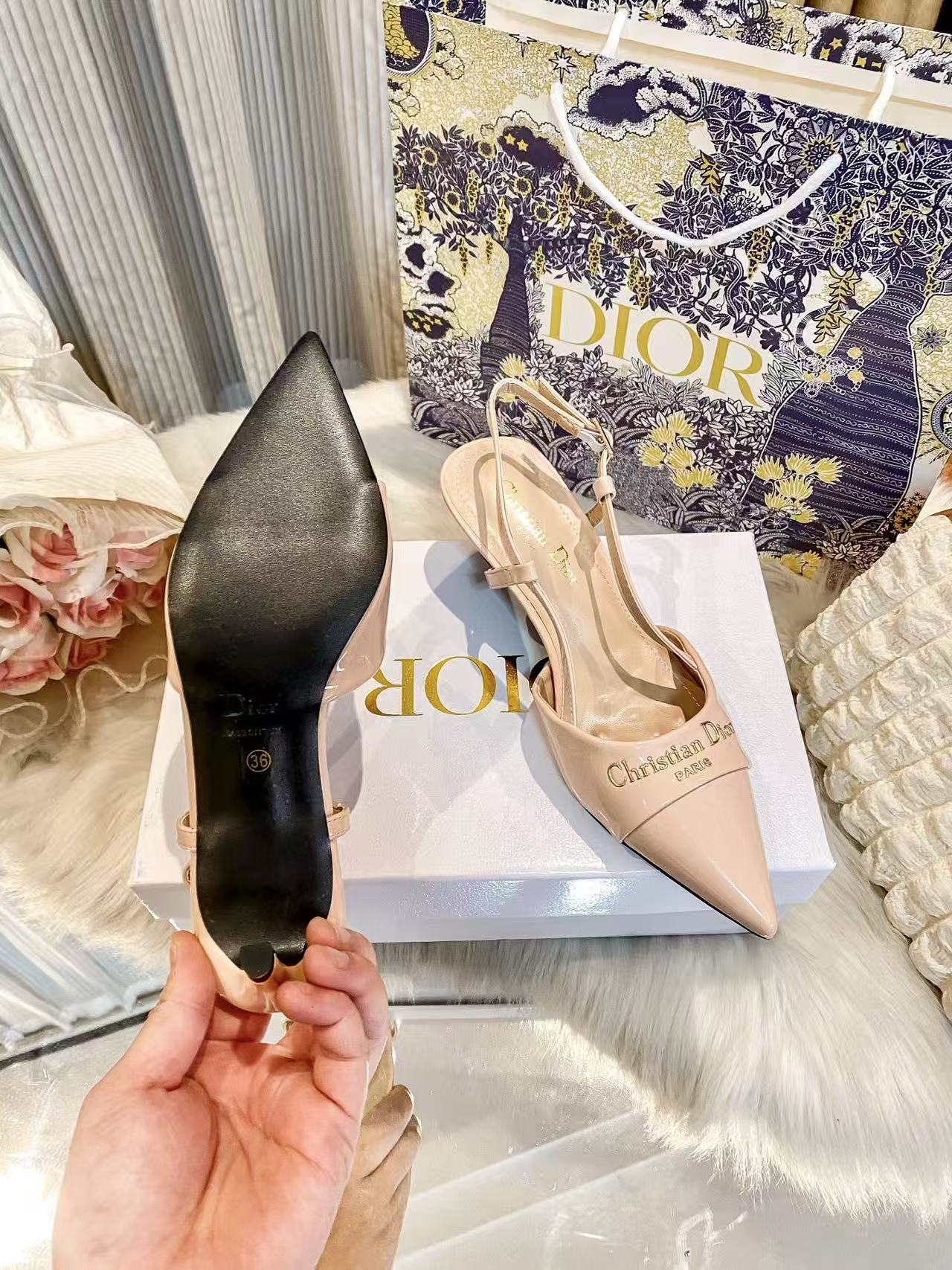 DIOR レタリング入りポインテッドトゥ・ローヒールシューズ【50%割引+送料無料】