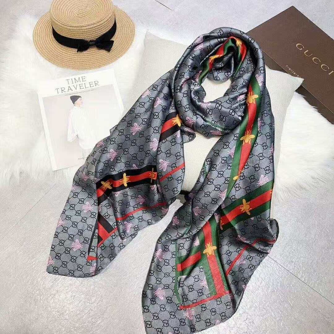 GUCCI プリントシルクスカーフ【50％割引+送料無料】