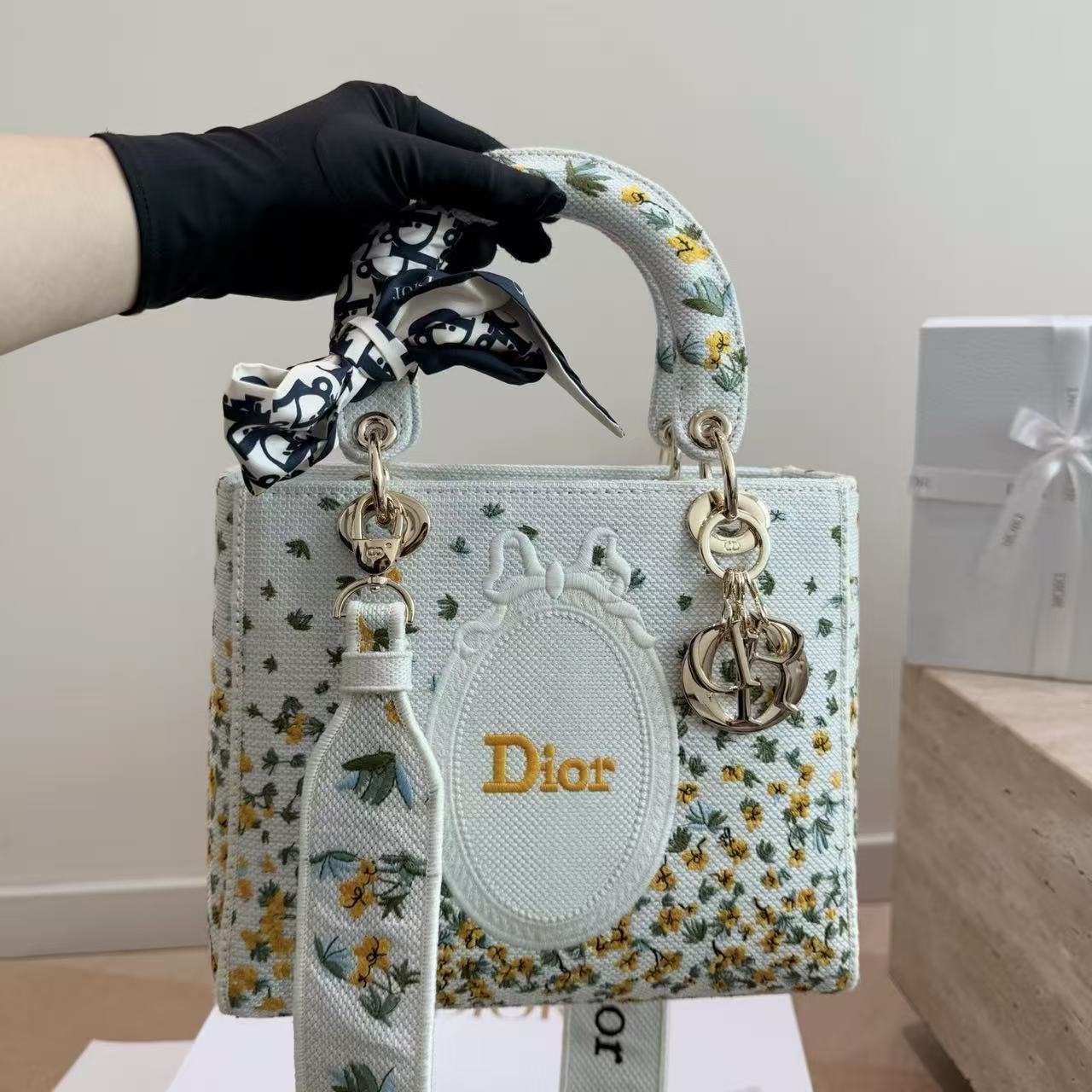 DI0R Lady D-Lite刺繍入りハンドバッグ【50％割引+送料無料】