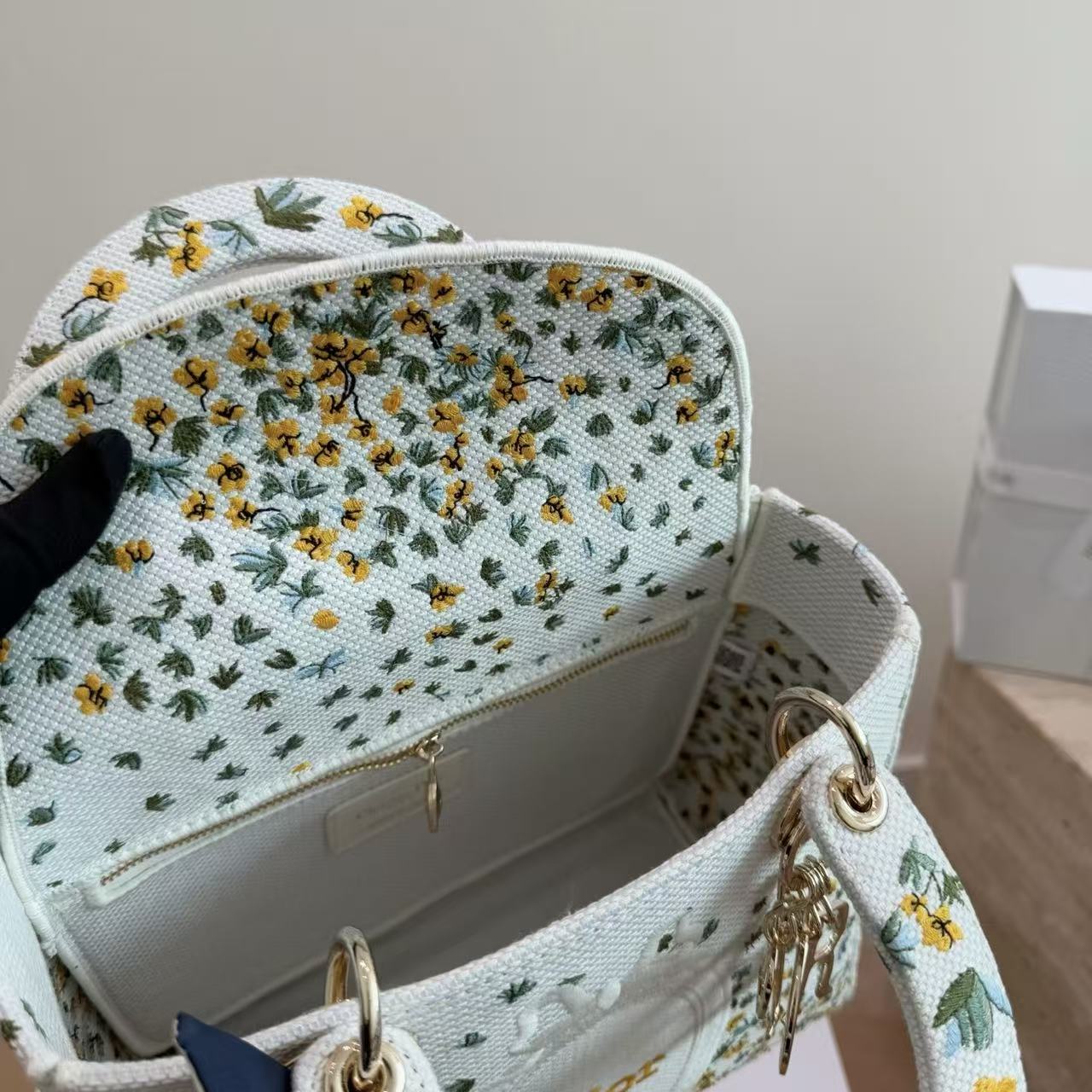 DI0R Lady D-Lite刺繍入りハンドバッグ【50％割引+送料無料】