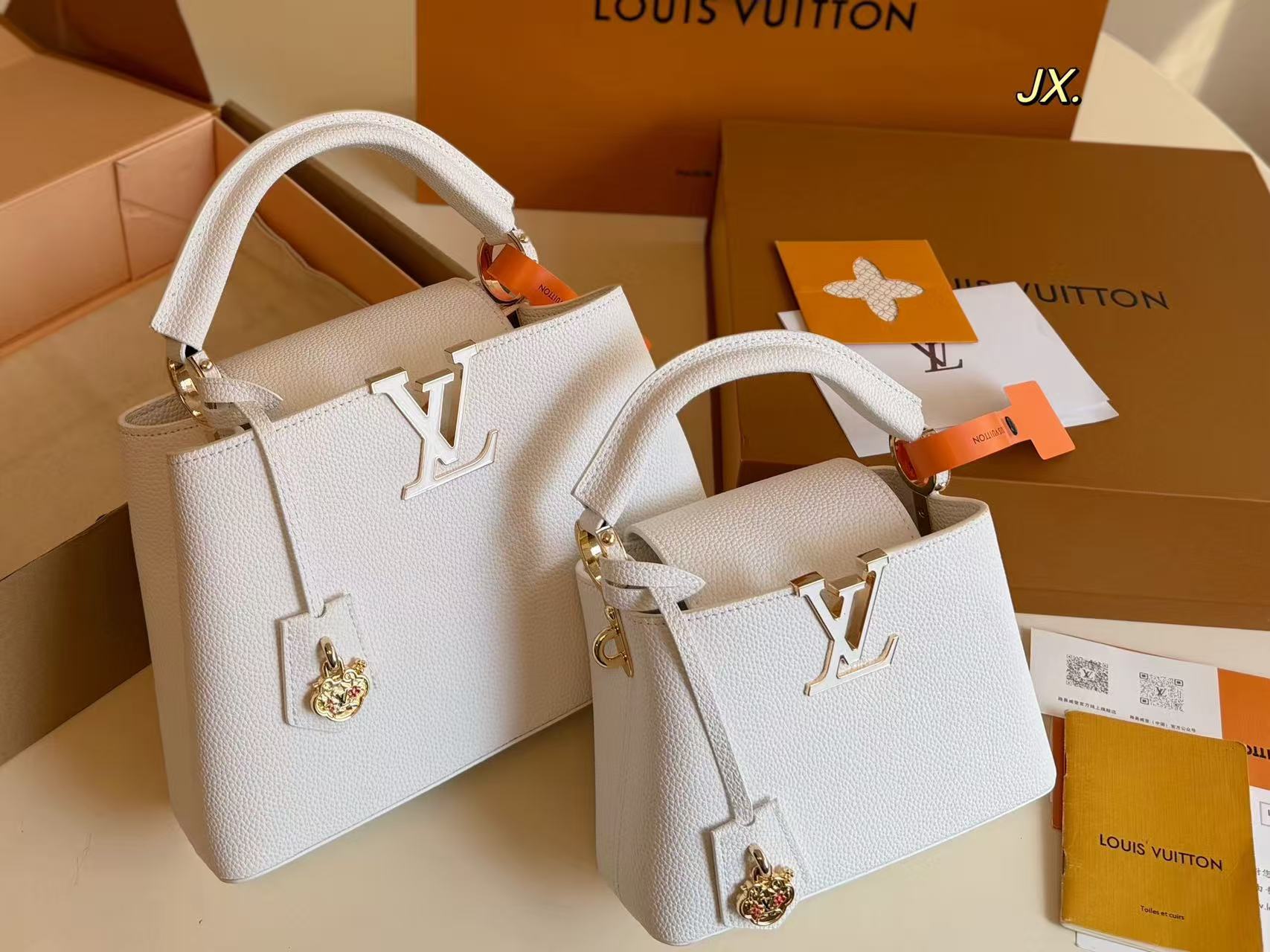 LV Capucinesレザーハンドバッグ【50%割引+送料無料】