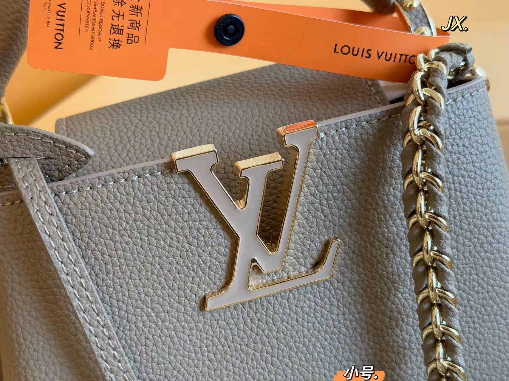 LV Capucinesレザーハンドバッグ【50%割引+送料無料】