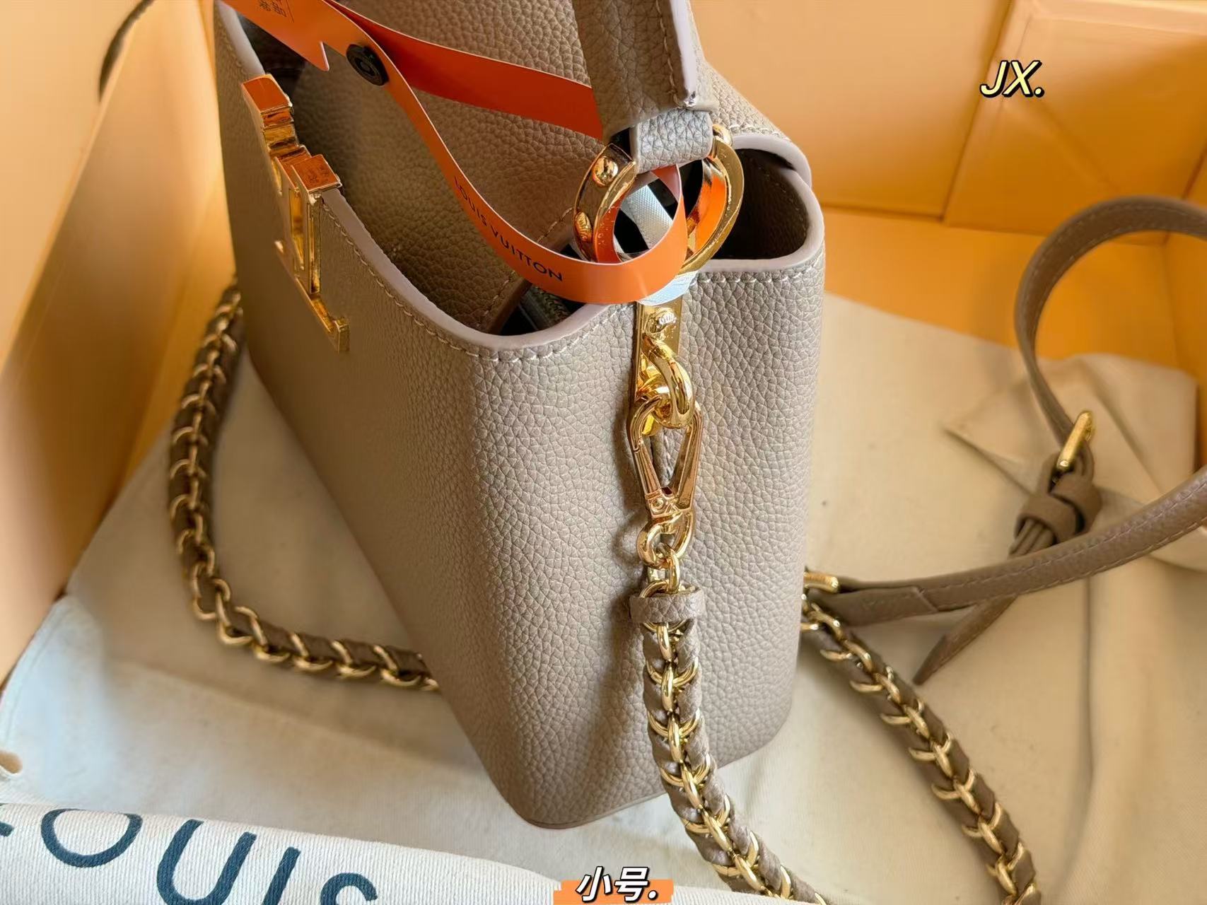 LV Capucinesレザーハンドバッグ【50%割引+送料無料】