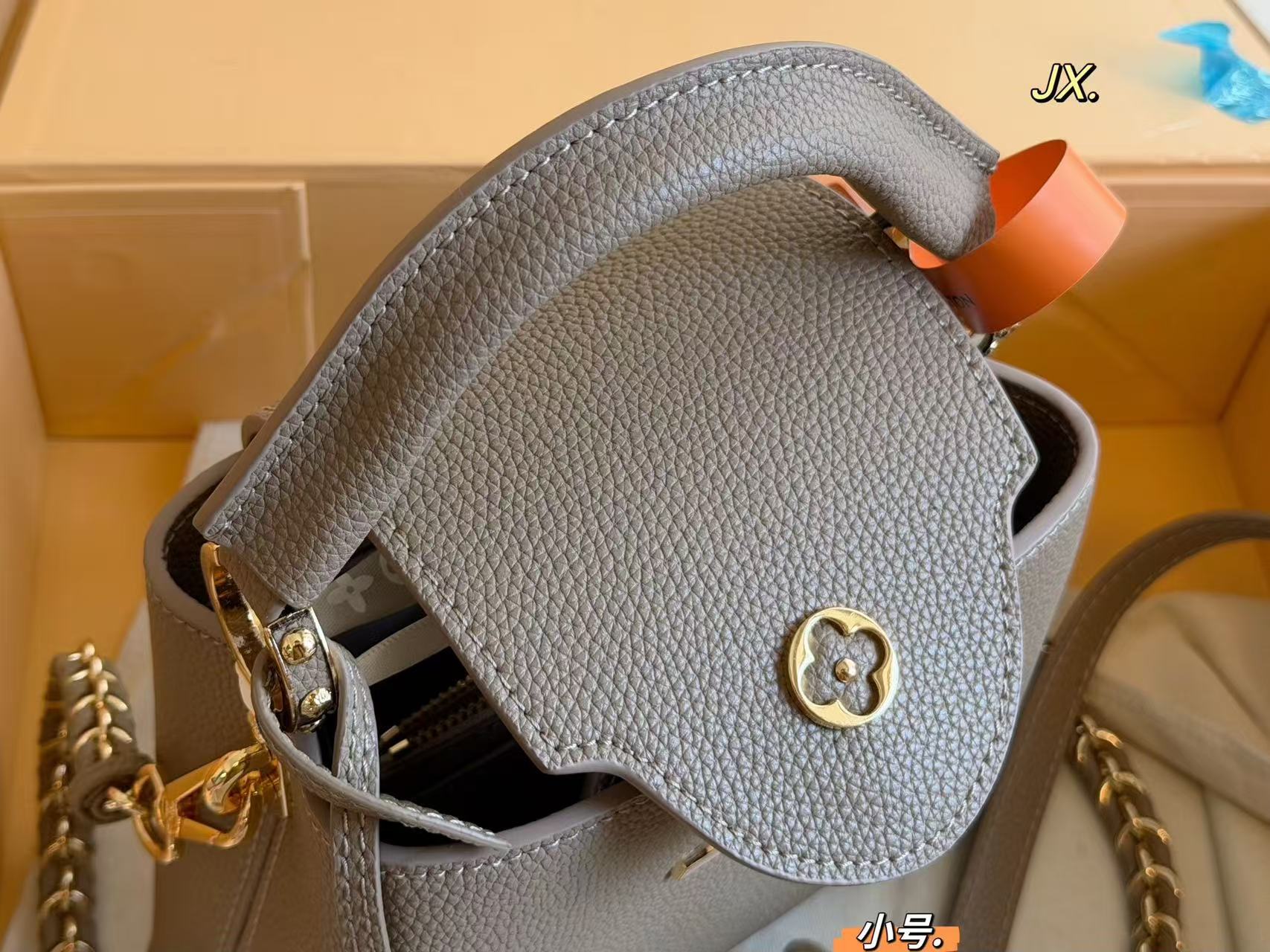 LV Capucinesレザーハンドバッグ【50%割引+送料無料】