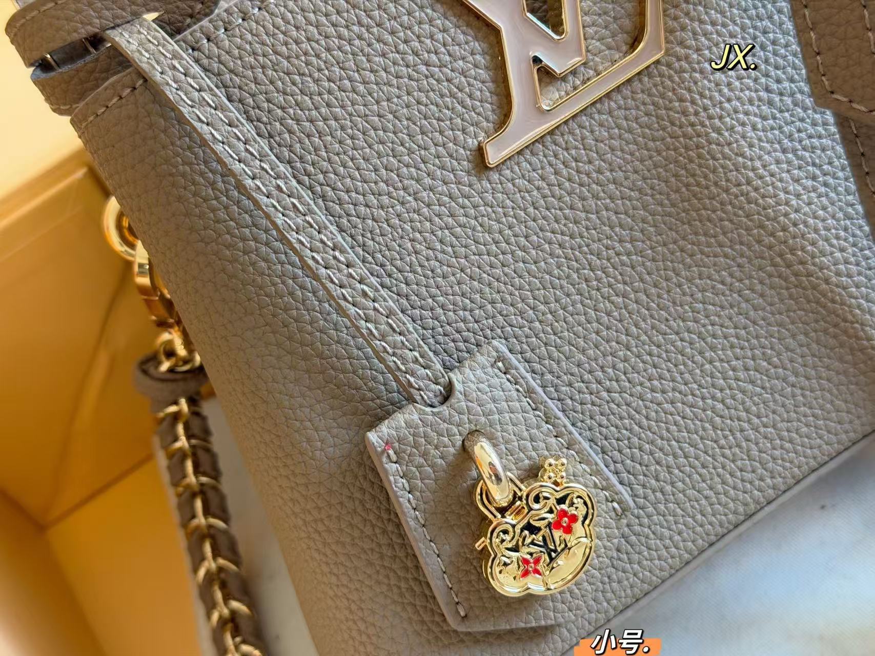 LV Capucinesレザーハンドバッグ【50%割引+送料無料】