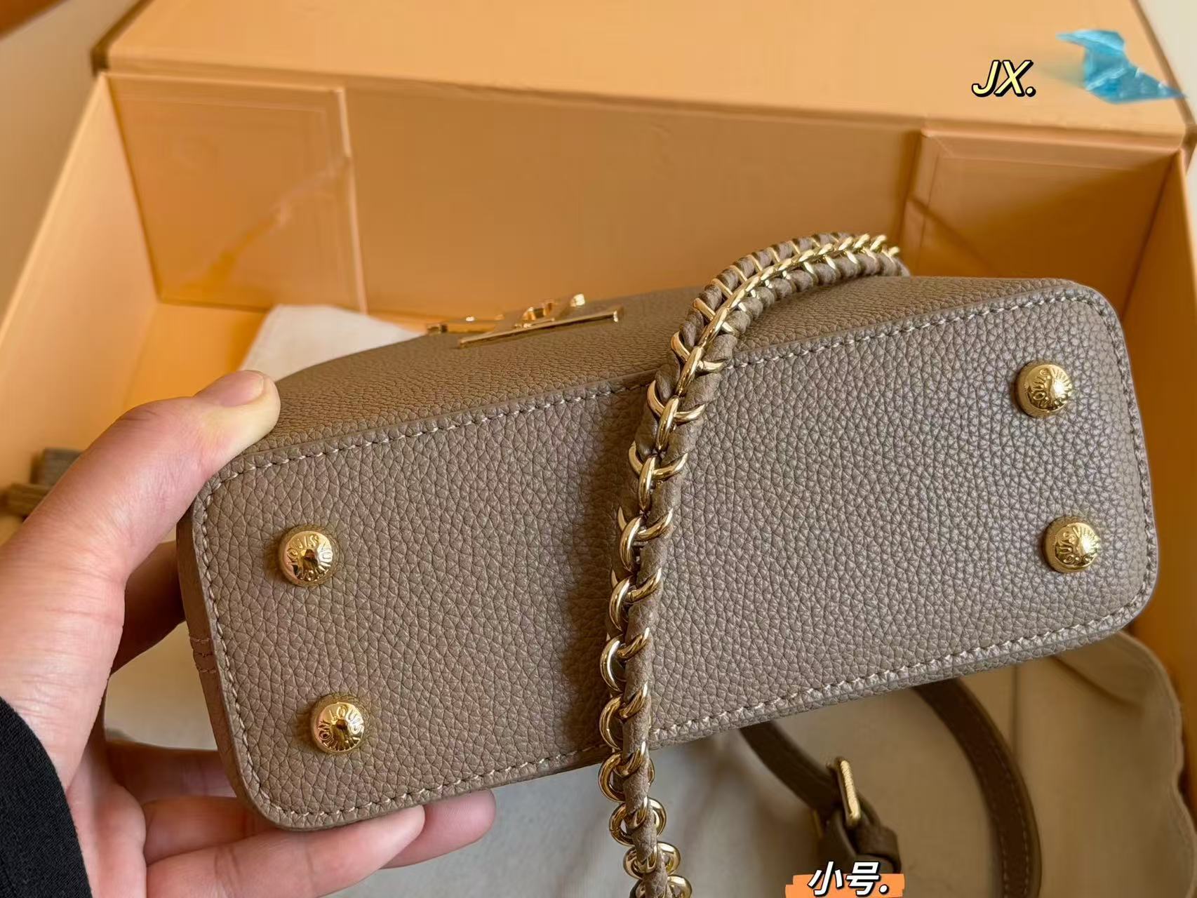 LV Capucinesレザーハンドバッグ【50%割引+送料無料】