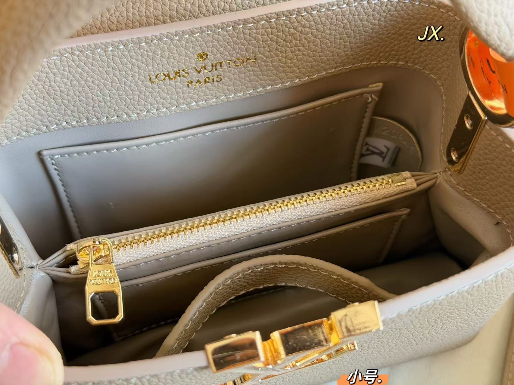 LV Capucinesレザーハンドバッグ【50%割引+送料無料】