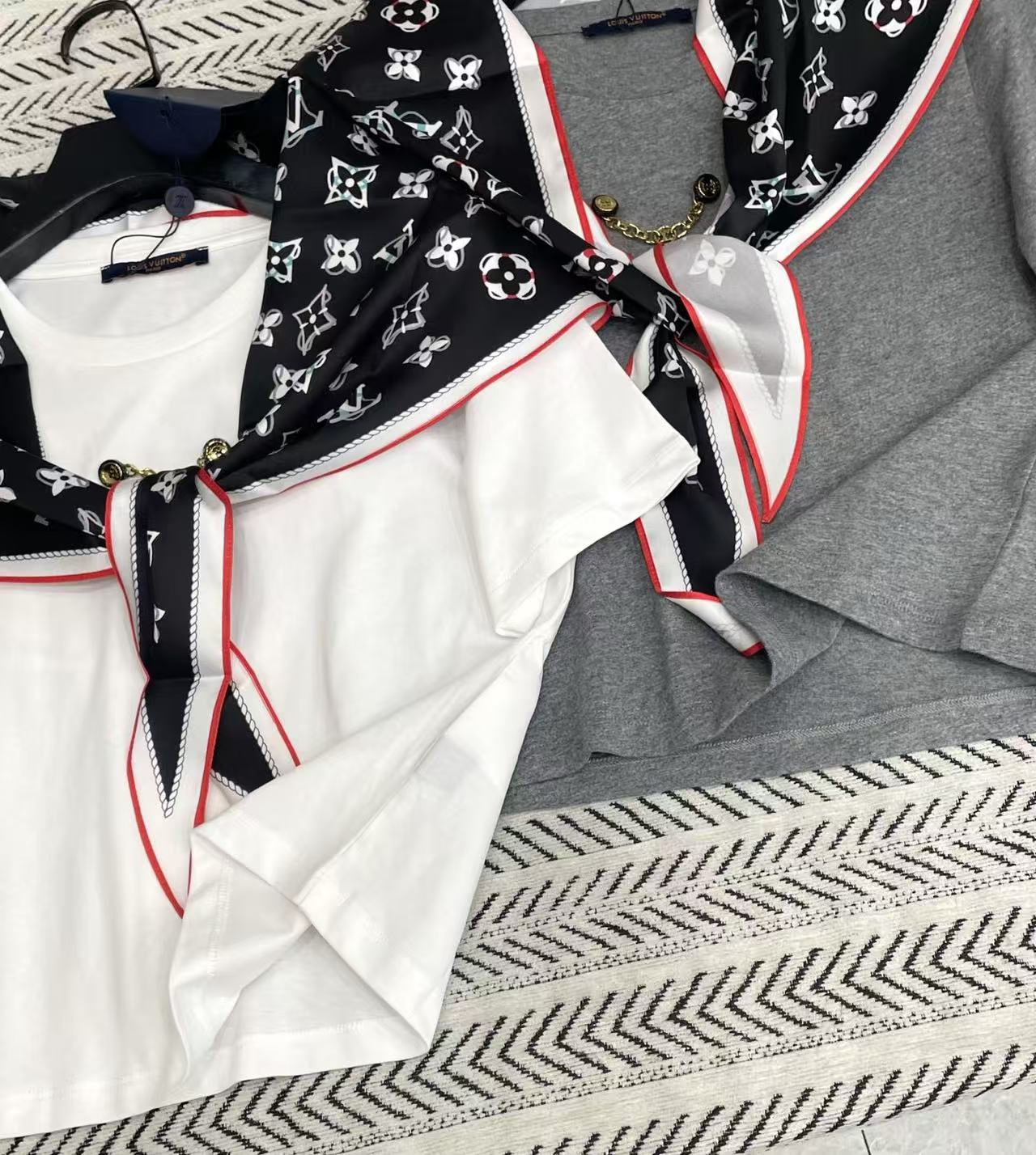 LV チェーンスカーフ Tシャツ【50%割引+送料無料】