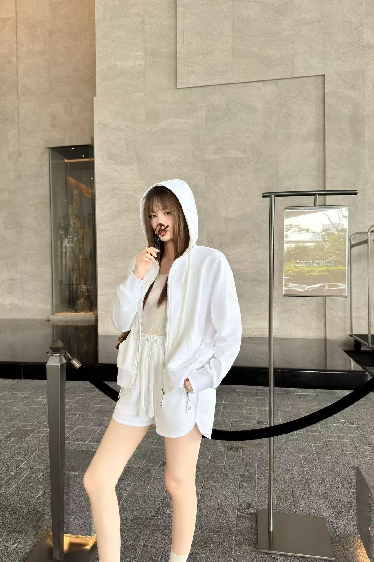 LV シンプルなフード付きアウター＆ショートパンツのセットアップ【50％割引+送料無料】