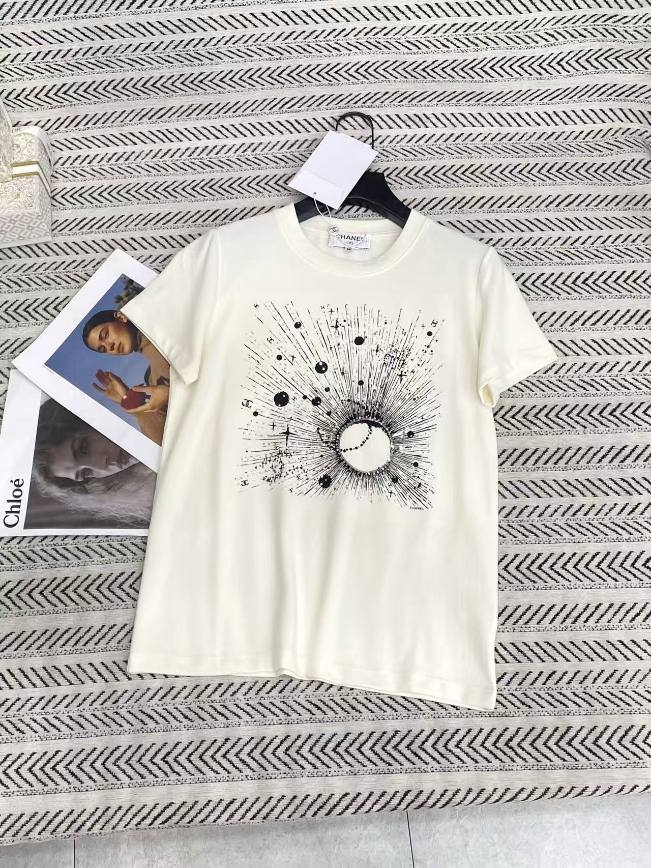 CHANE1 スパンコールロゴレターTシャツ【50%割引+送料無料】