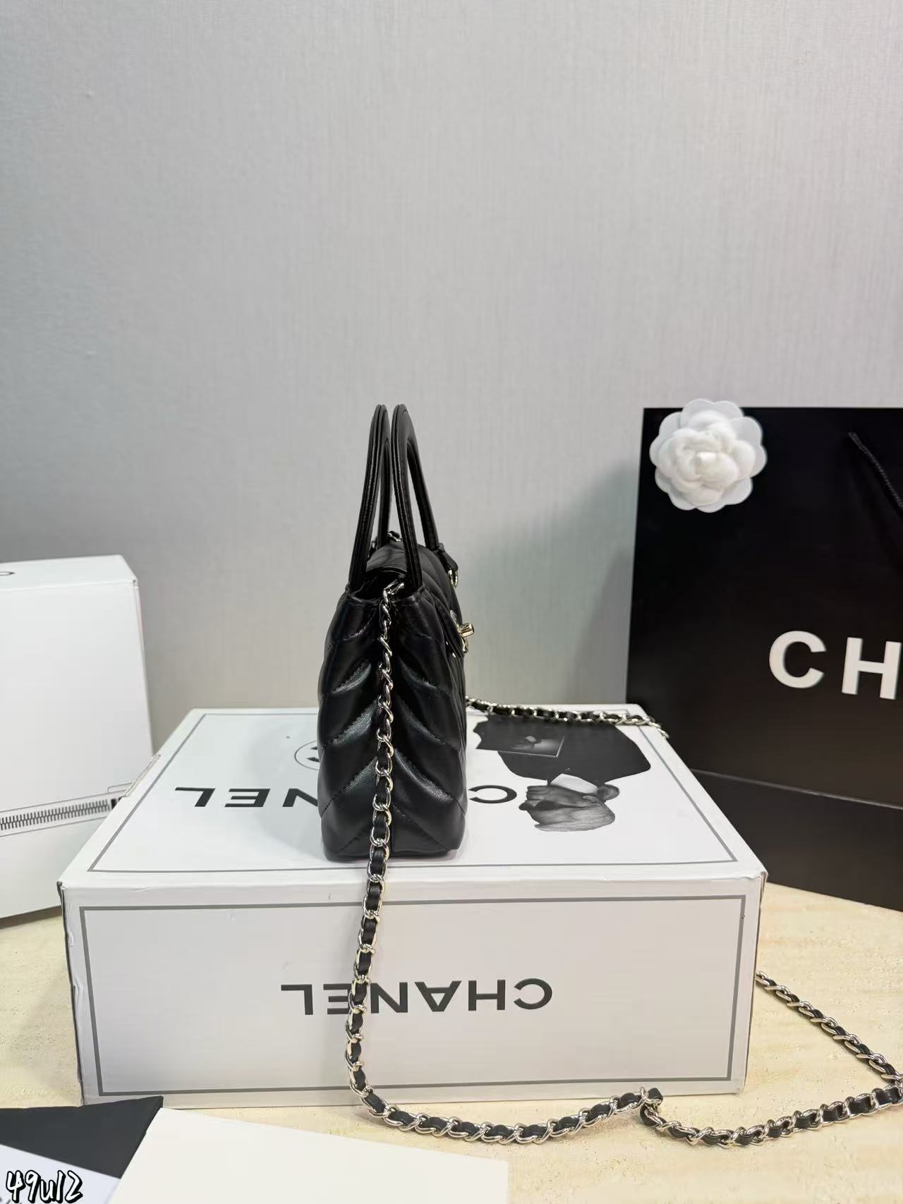 CHANE1 チェーンハンドバッグ【50％割引+送料無料】
