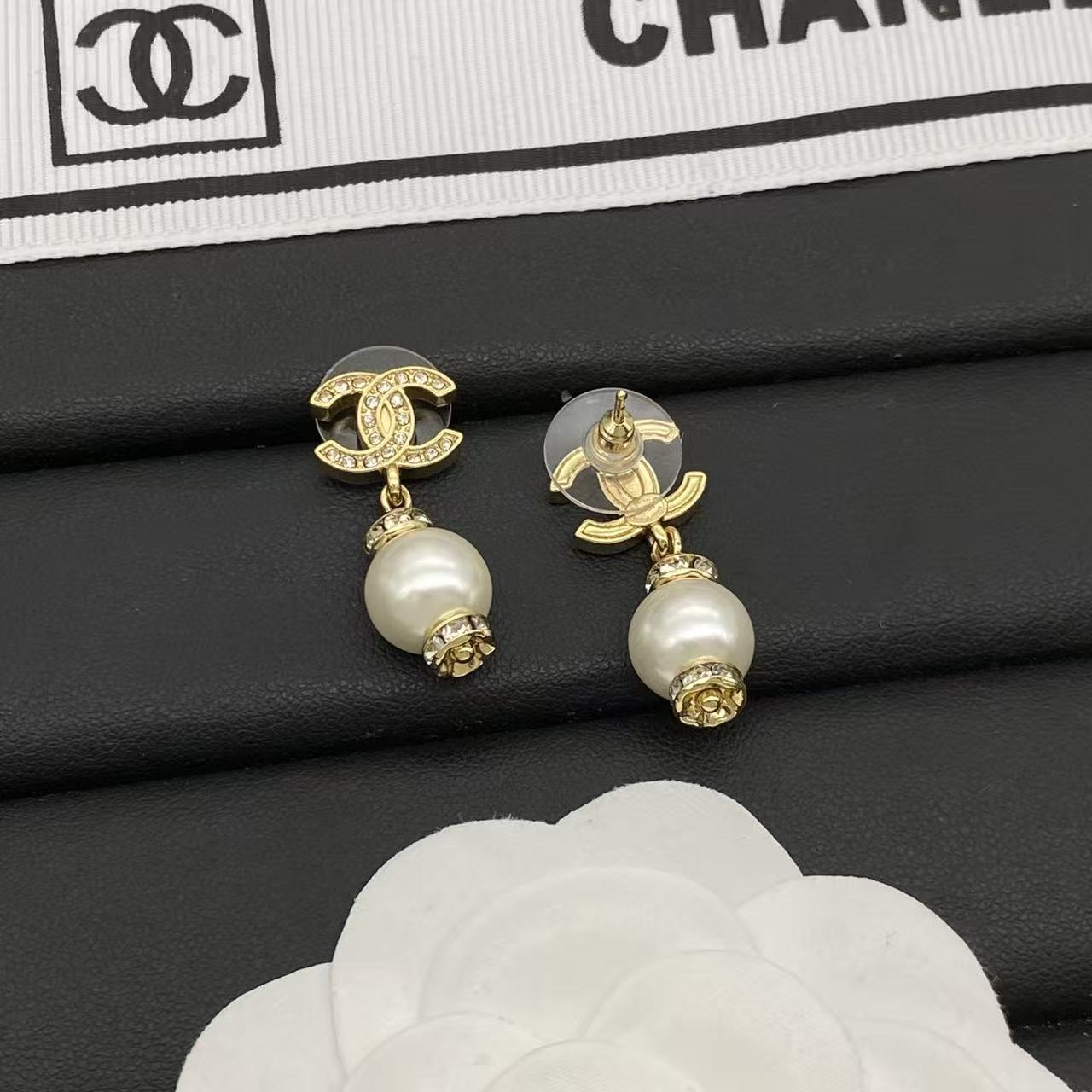 CHANE1 ダブルC ダイヤモンドスタッドピアス【50%割引+送料無料】
