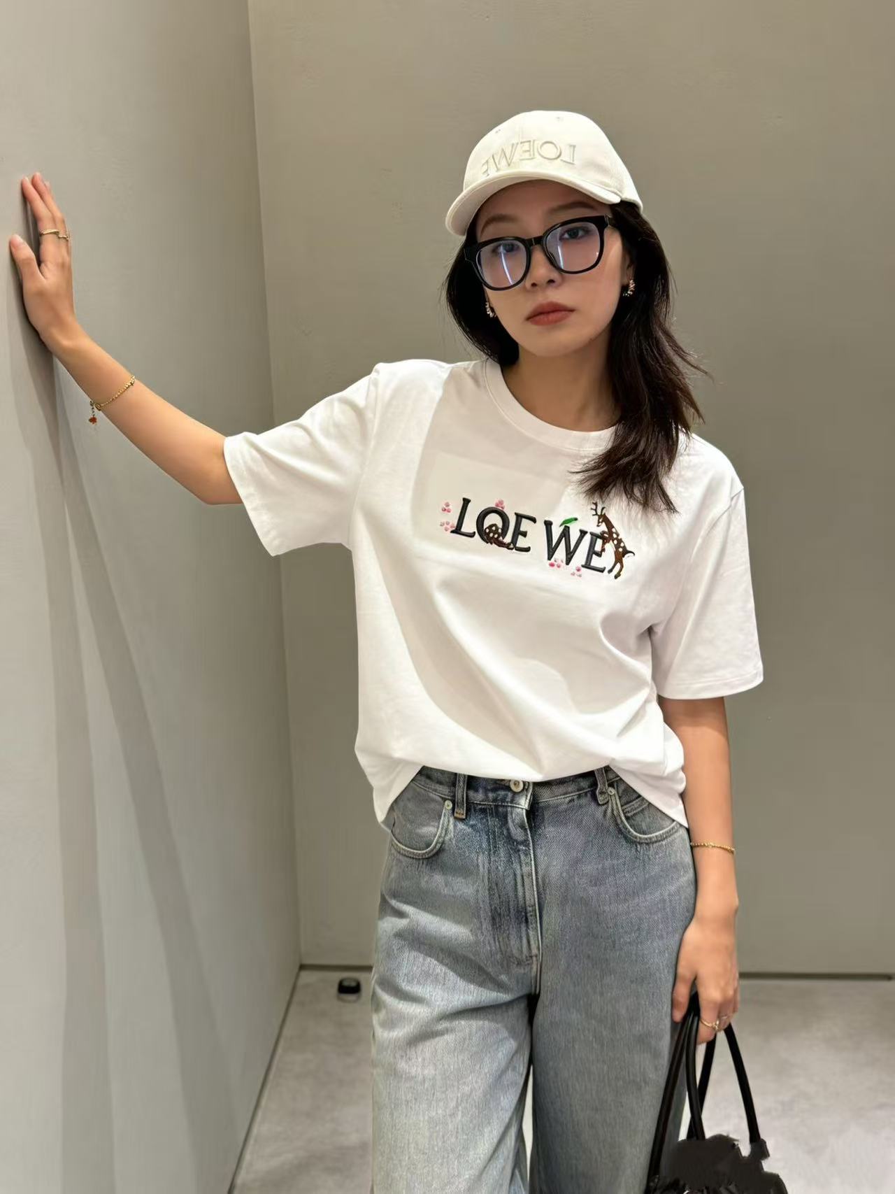 L0WEW 刺繍入りカタツムリと鹿の文字Tシャツ【50％割引+送料無料】