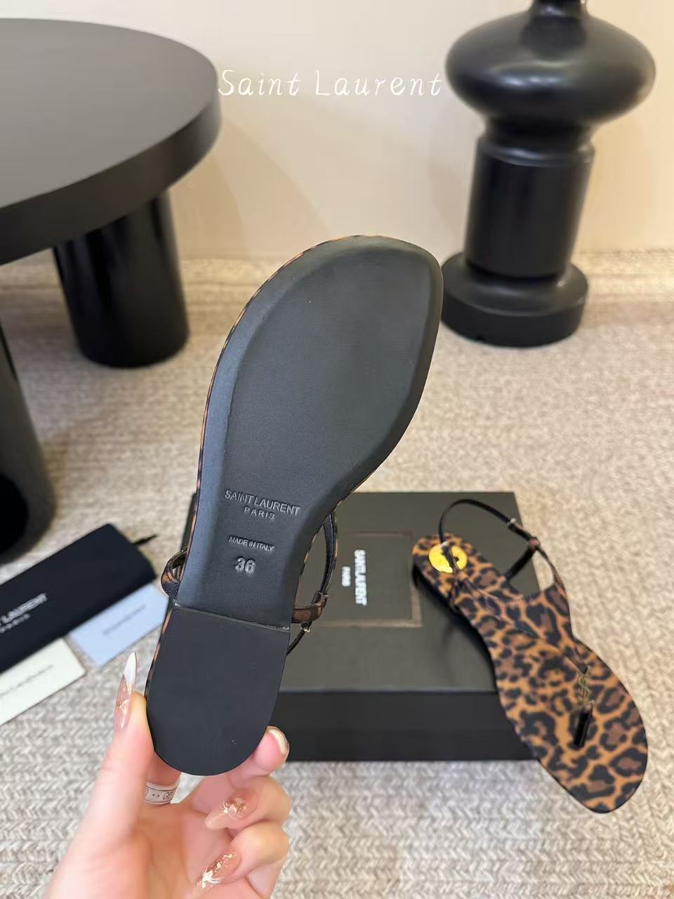 YSL 高品質シンプルロゴフラットサンダル【50％割引+送料無料】