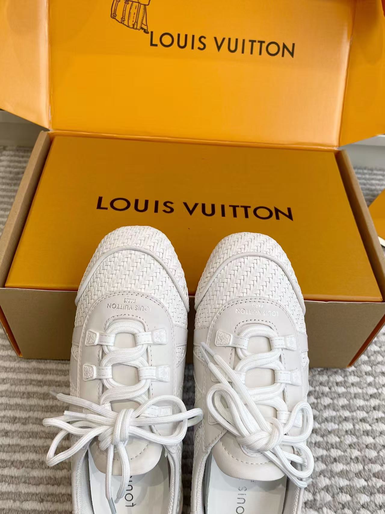 LV 高品質レースアップカジュアルシューズ【50%割引+送料無料】