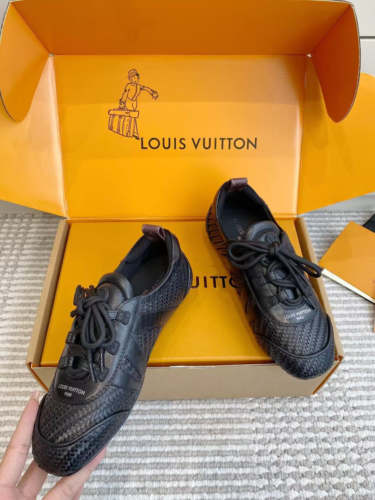 LV 高品質レースアップカジュアルシューズ【50%割引+送料無料】