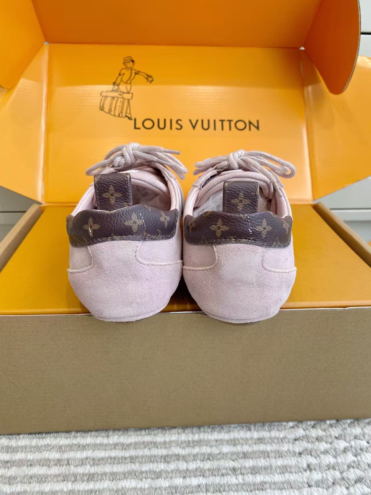LV 高品質レースアップカジュアルシューズ【50%割引+送料無料】
