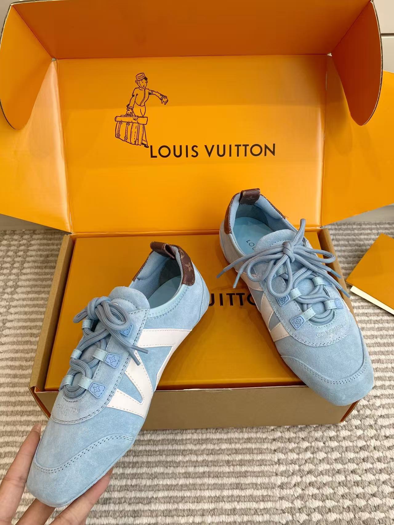 LV 高品質レースアップカジュアルシューズ【50%割引+送料無料】
