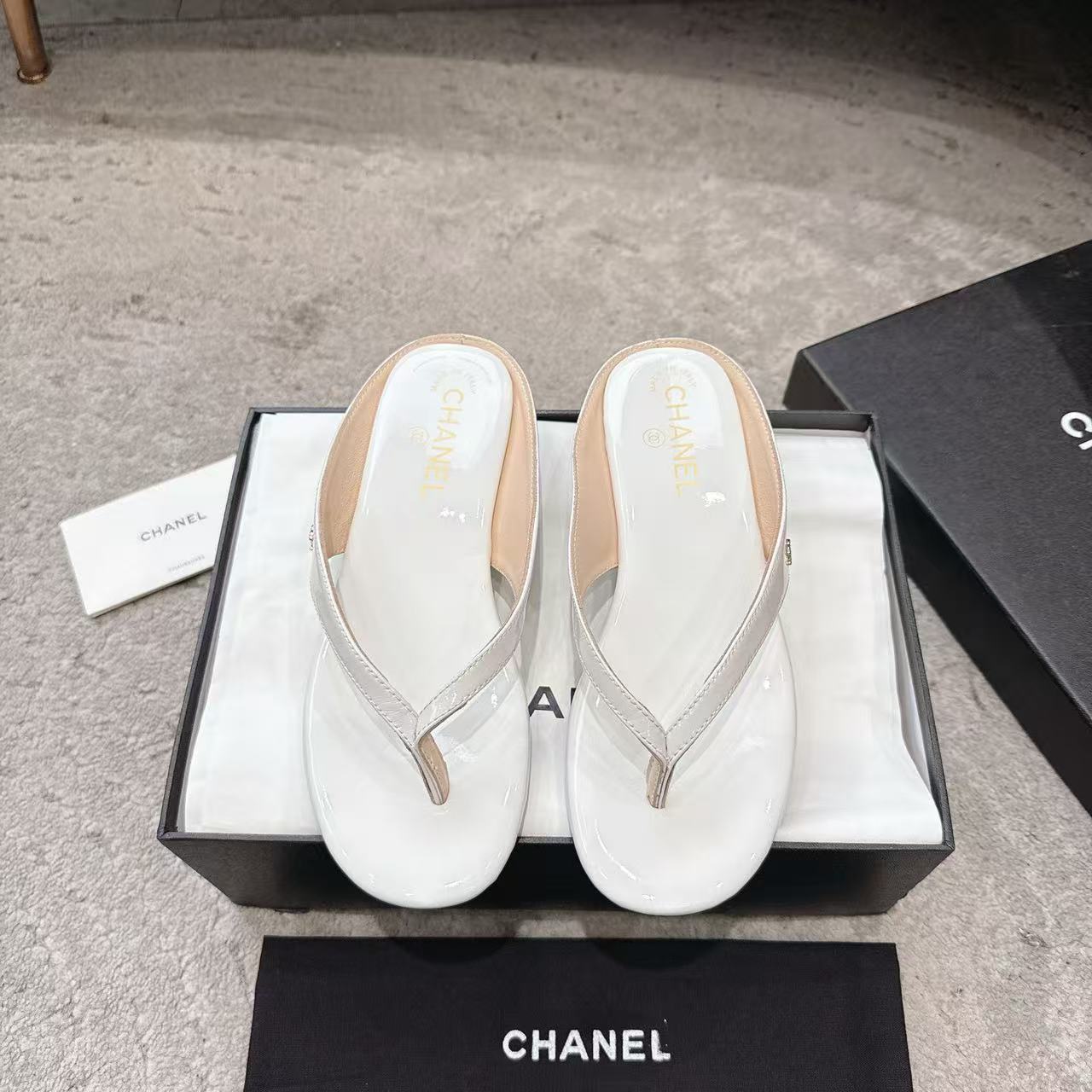 CHANE1 高品質パテントレザー スリッパ【50％割引+送料無料】